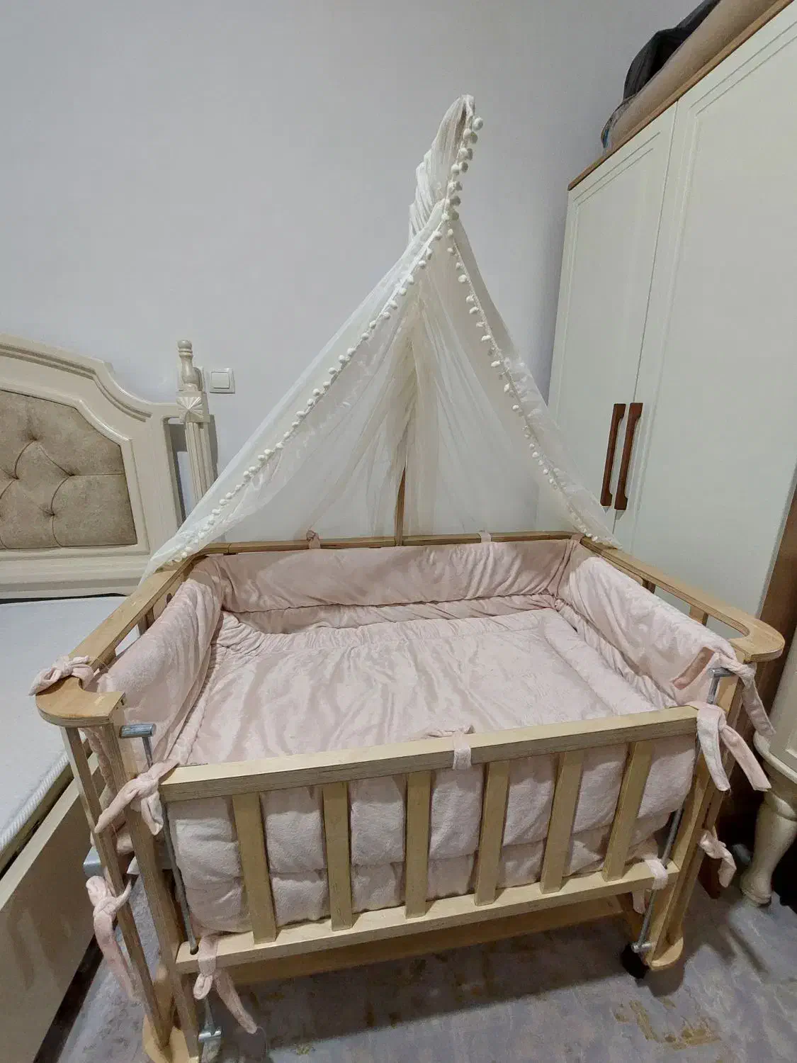 گهواره کنار تخت مادر ویونا مدل دلانا|تخت و صندلی بچه|قم, زنبیل آباد|دیوار