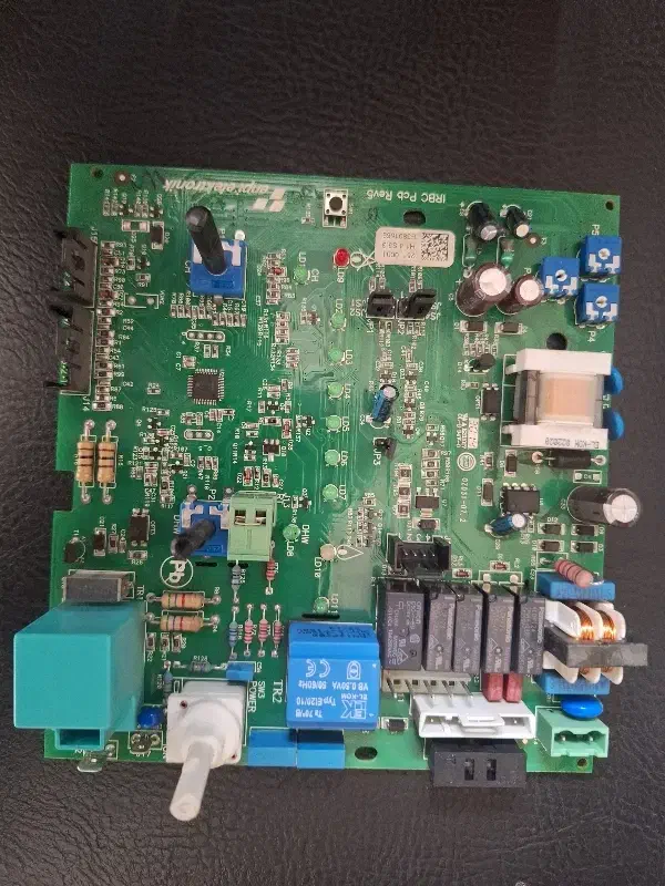 تعمیر برد پکیج در منزل مشتری|آبگرمکن، پکیج، شوفاژ|تهران, نیروی هوایی (پیروزی)|دیوار