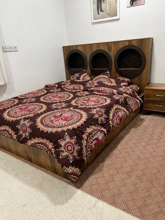 تخت وپاتختی ومیز آرایشی|تخت و سرویس خواب|دوگنبدان, |دیوار