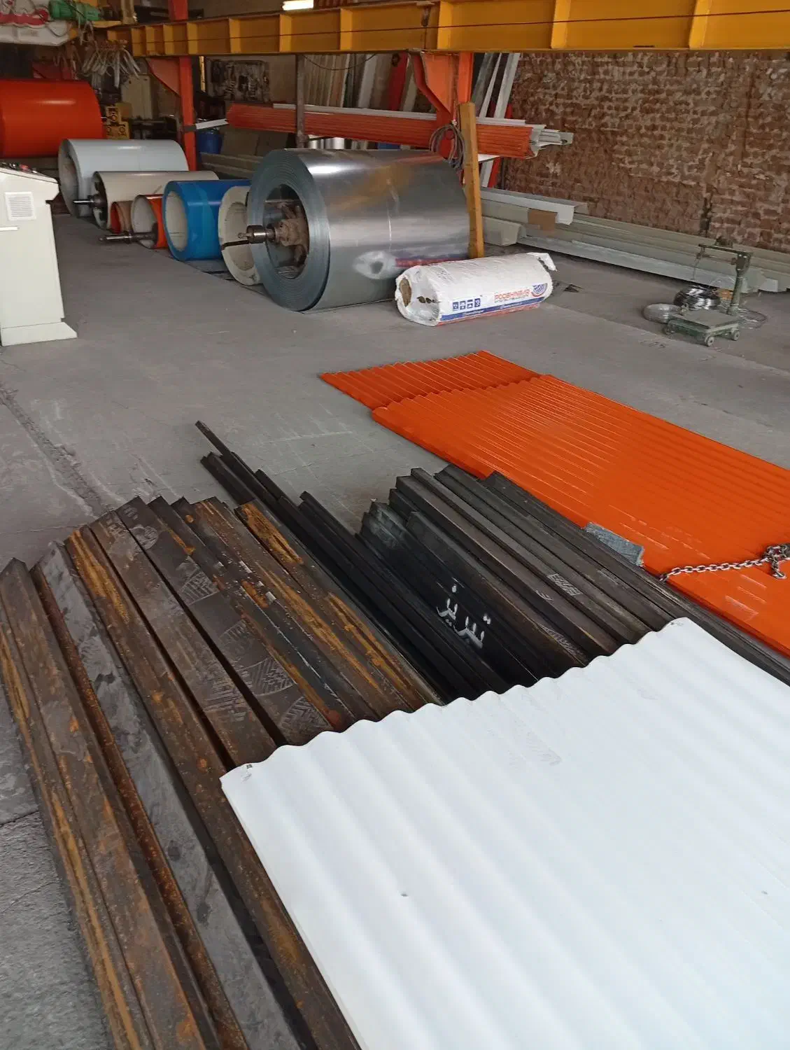 تولید و فروش ورق های شیروانی و پانل ساندویچی|عمده‌فروشی|تبریز, |دیوار