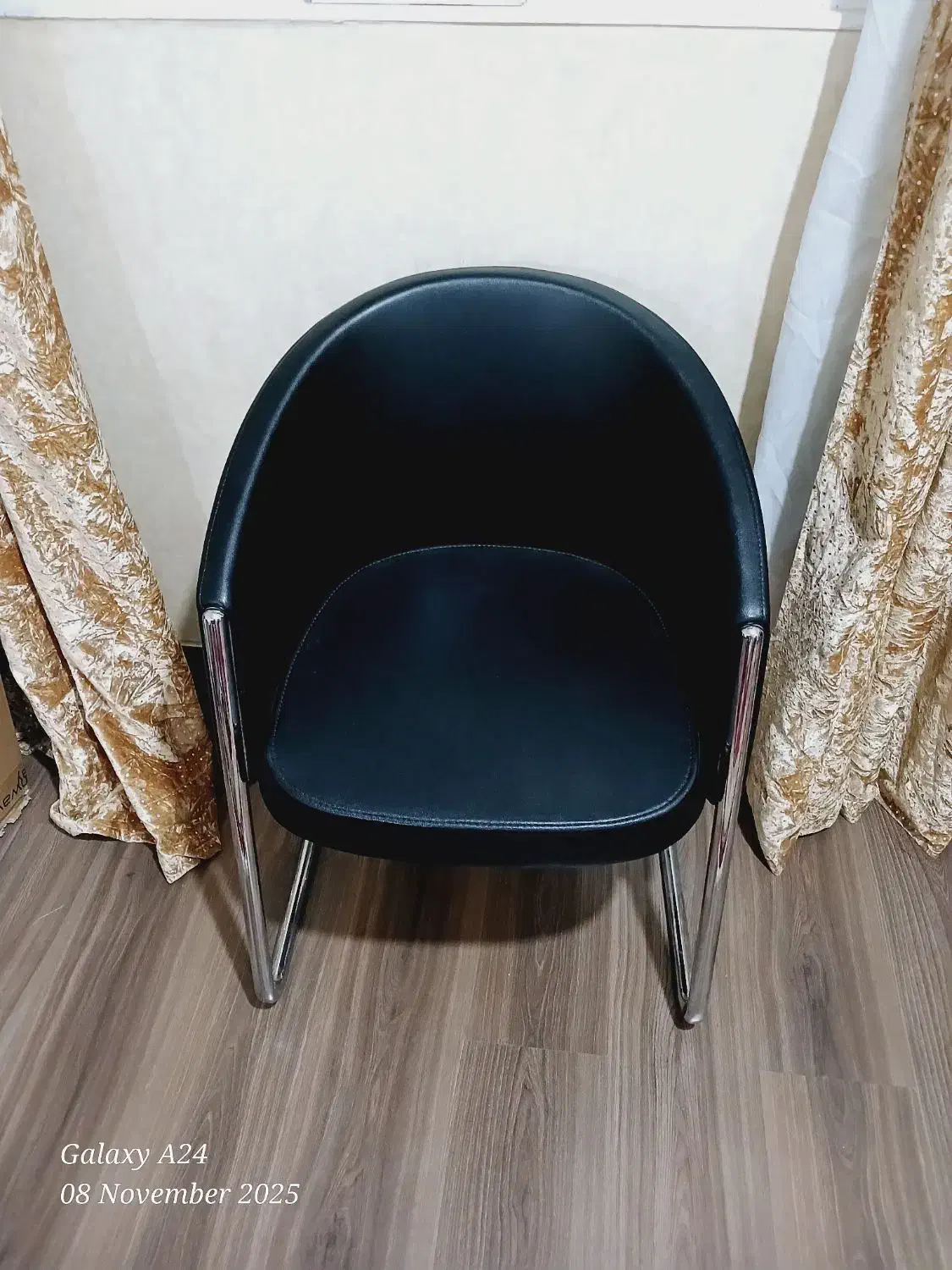 صندلی ادراری چرمی nilper|مبلمان اداری|اهواز, گلستان|دیوار