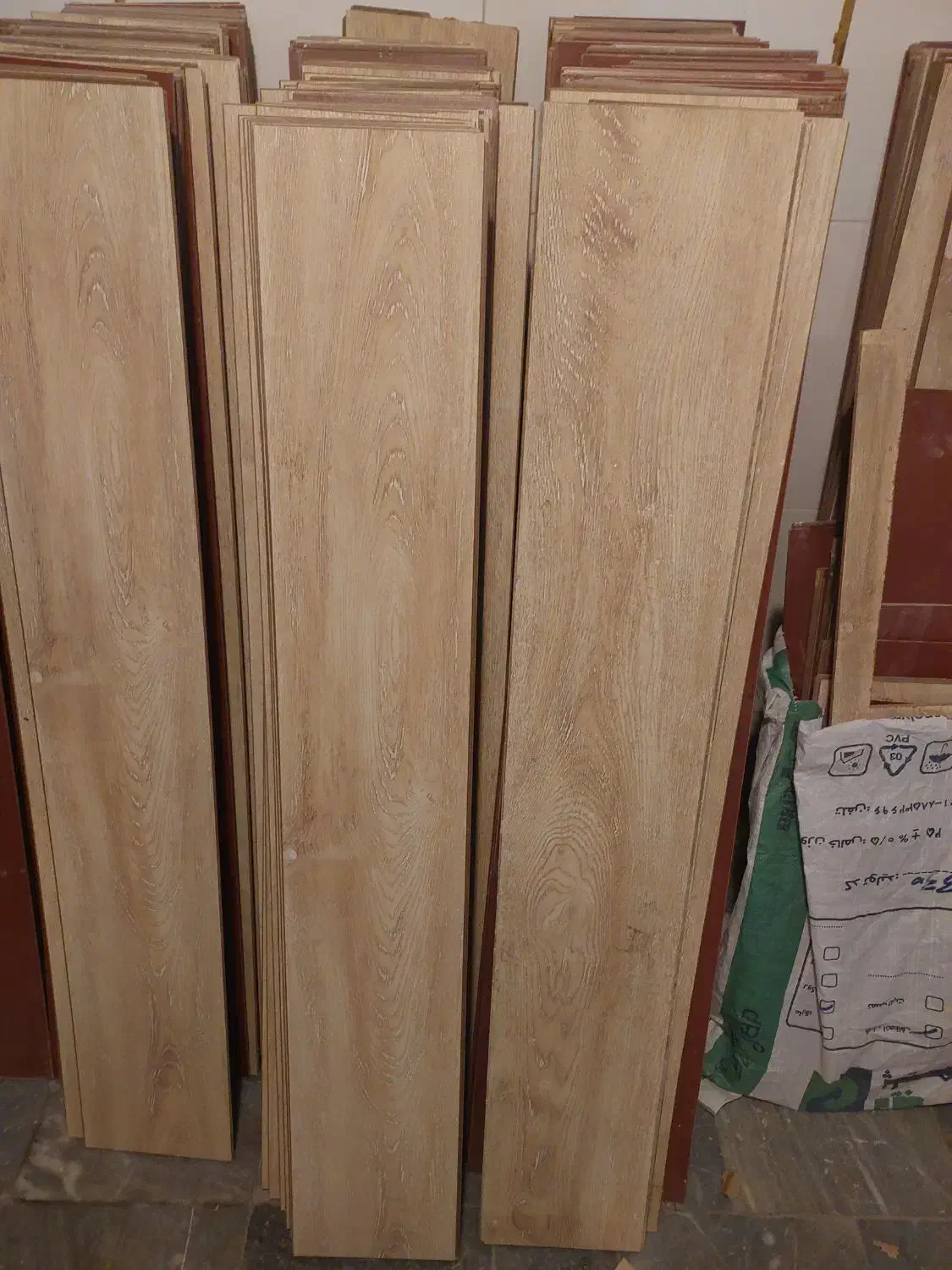 ۱۱۰ متر پارکت لمینتی رویه چوبی متری ۳۹۰ هزار تومان|مصالح و تجهیزات ساختمان|اصفهان, شهرستان|دیوار