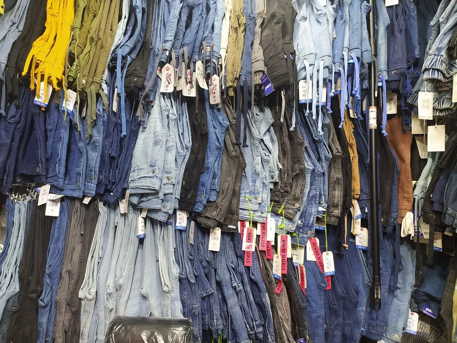 تمام شلوار ها قیمت یکجا ۳۰۰هزار|لباس|قشم, |دیوار