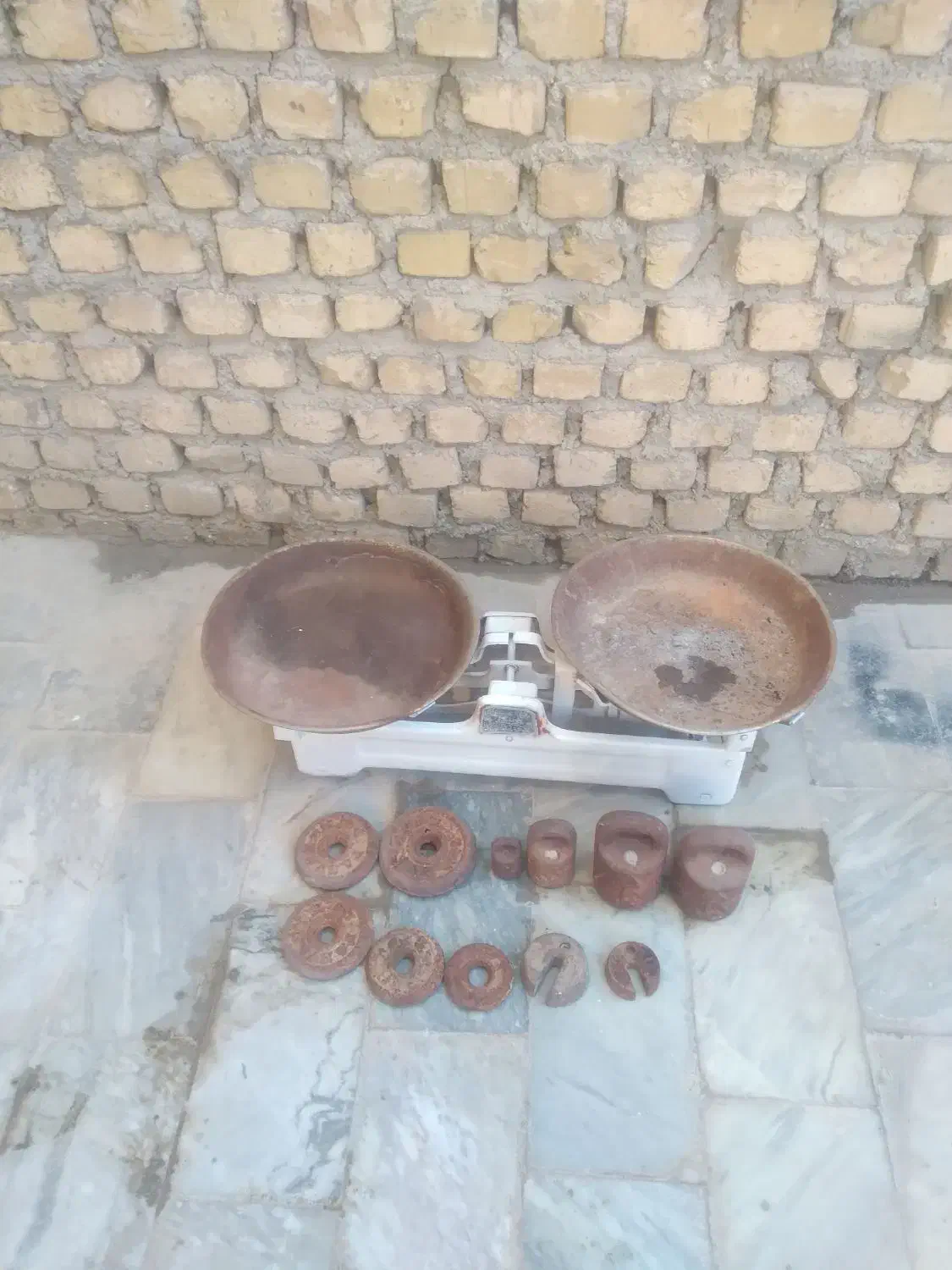 ترازو قدیمی|کلکسیون اشیاء عتیقه|کازرون, |دیوار