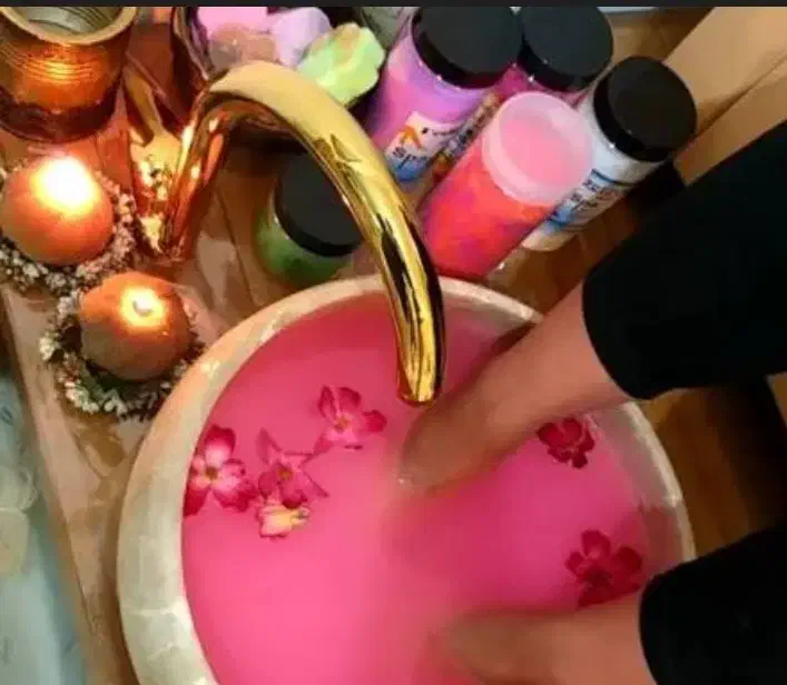 تخفیف ۳۰ درصدی پدیکور و مانیکور و پارافین تراپی|خدمات آرایشگری و زیبایی|کاشان, کشاورز|دیوار