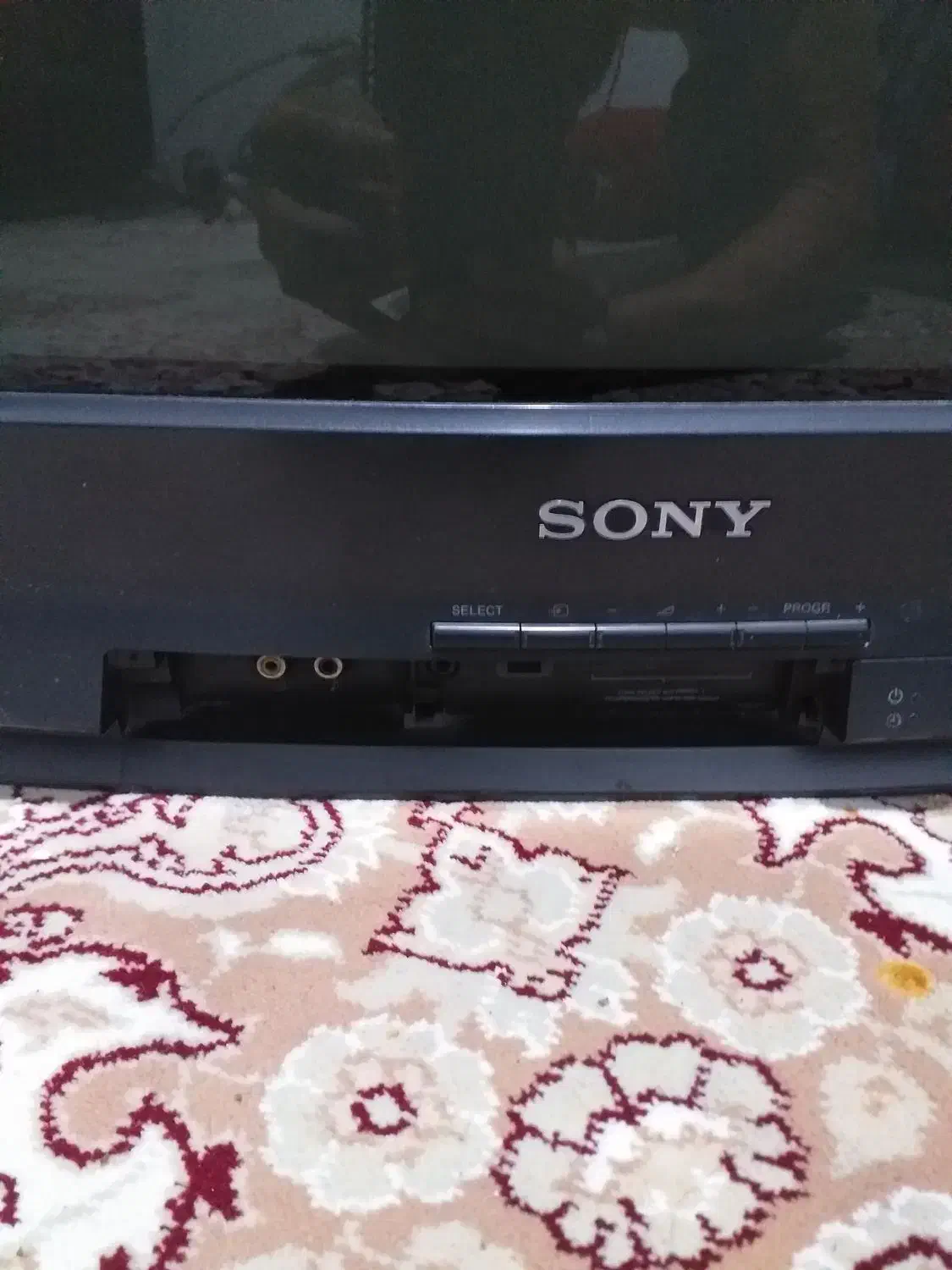 تلوزیون ۲۱ اینچ سونی و یک دست چاقو اشپزخانه|تلویزیون و پروژکتور|ری, شهید غیوری (ابن باویه)|دیوار