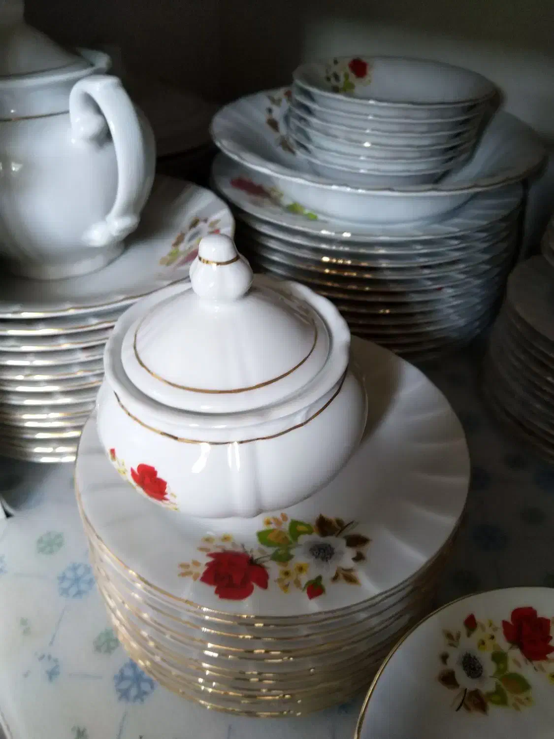 چینی زرین|ظروف سرو و پذیرایی|شاهین‌شهر, بنیاد ازدواج|دیوار