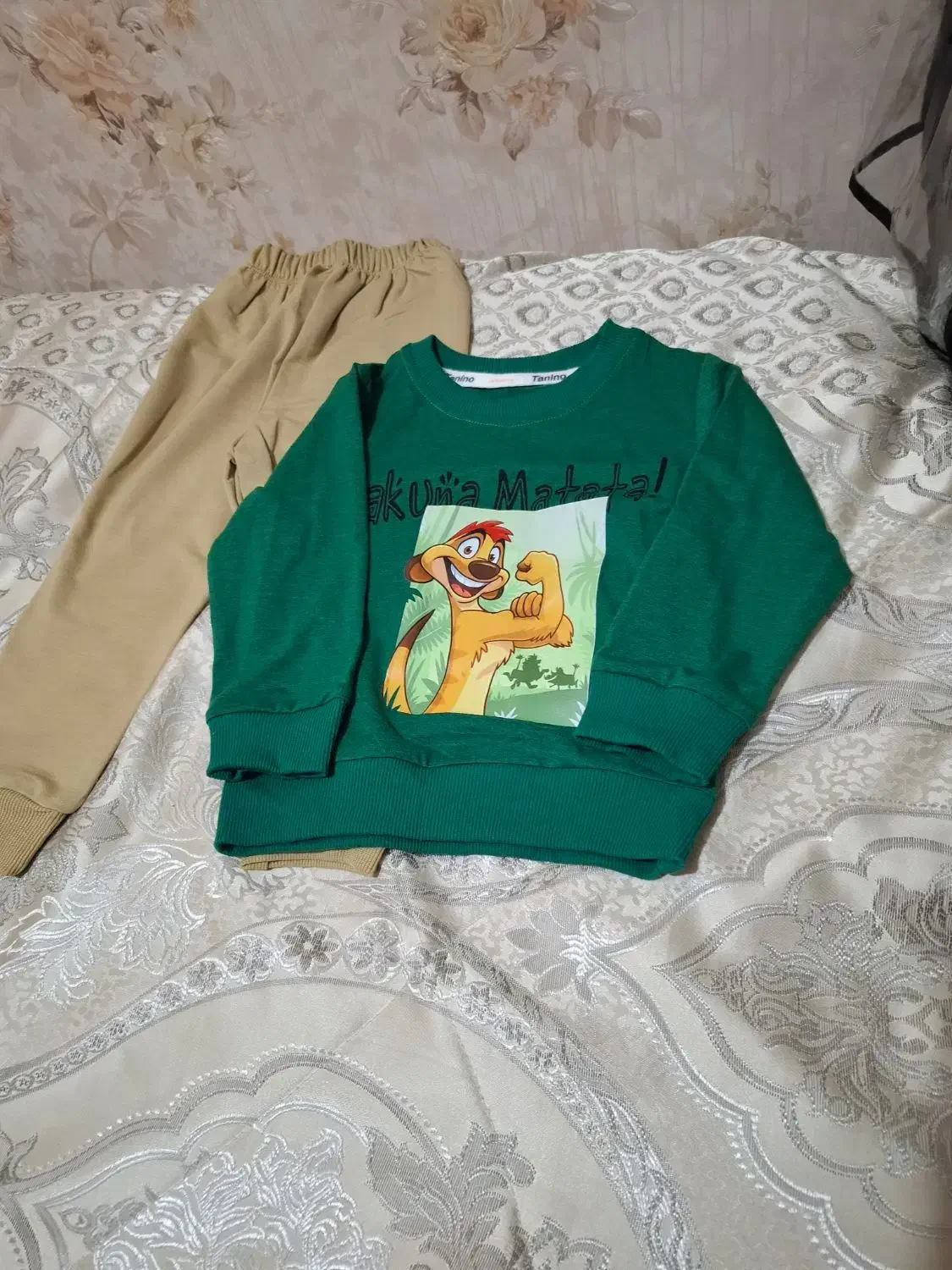 لباس نو سایز 35 دو دست 300 هزارتومن|کفش و لباس بچه|رشت, معلم|دیوار