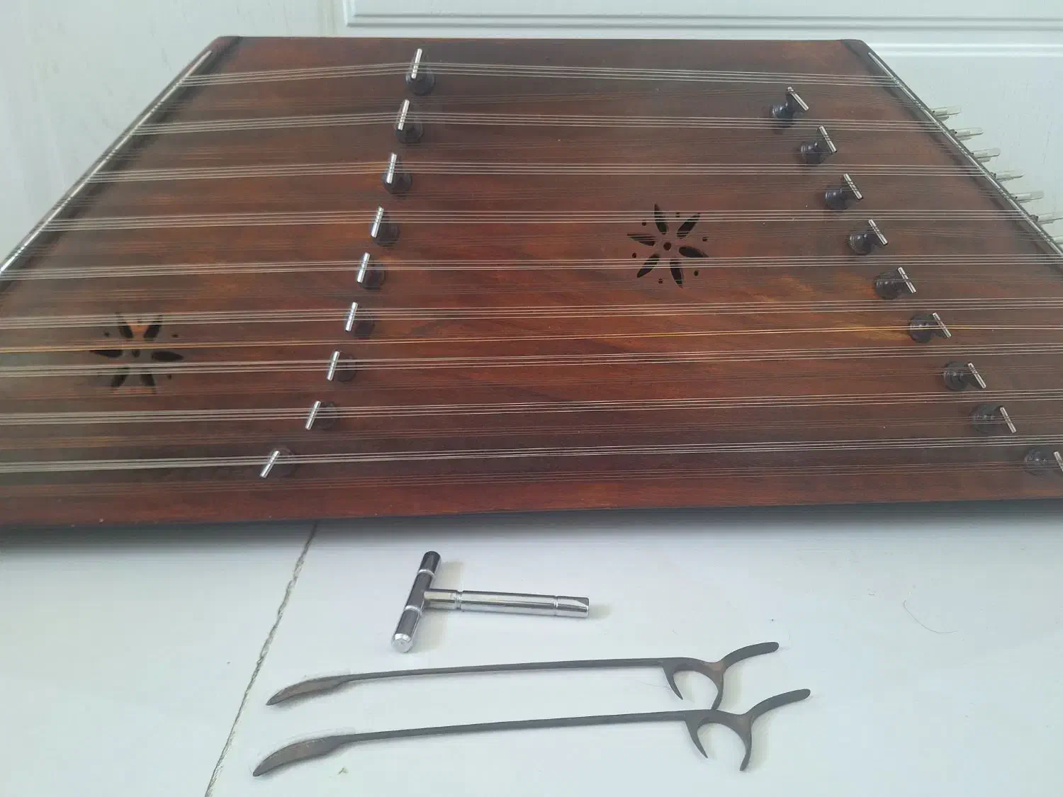 سنتور قدیمی در حد نو با هاردکیس چرم طبیعی با وسایل|سازهای سنتی|مشهد, دانشجو|دیوار