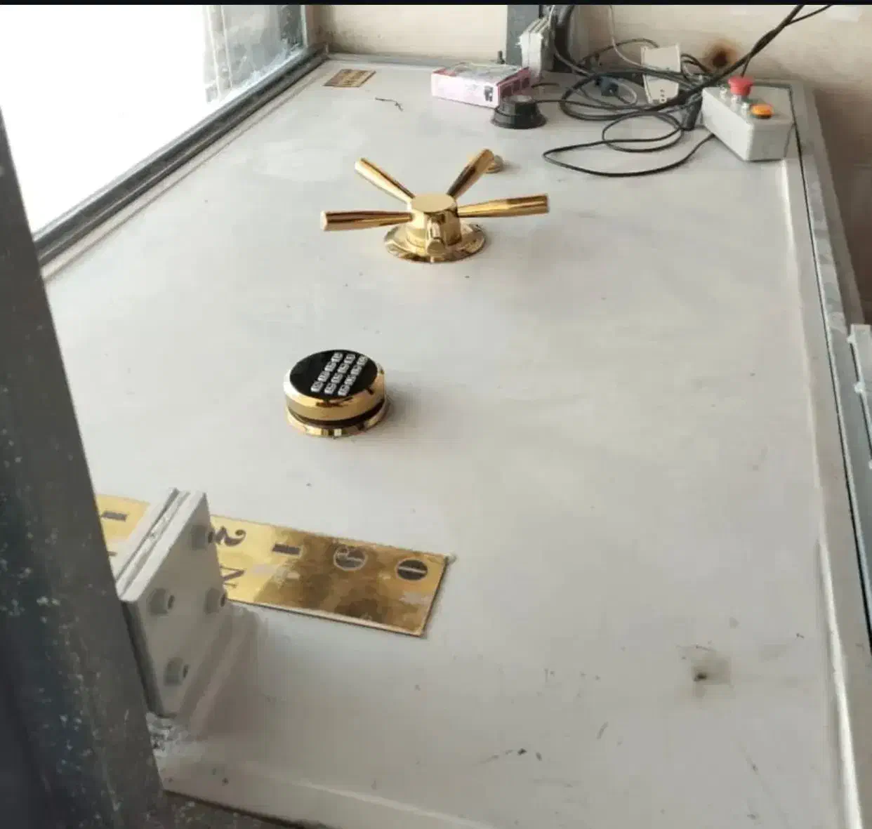 گاوصندوق اسانسوری(پیچی زنجیری بال اسکرو هیدرولیک|ابزارآلات|ارومیه, |دیوار