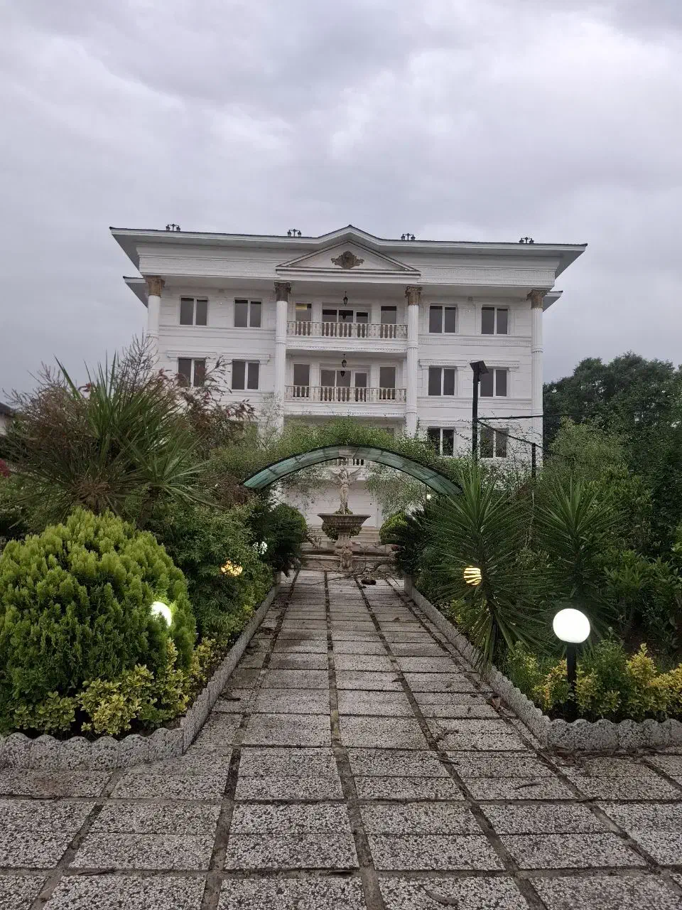 تک واحدی مدرن ویلا آپارتمان در 1850متر زمین|فروش آپارتمان|کتالم و سادات شهر, |دیوار