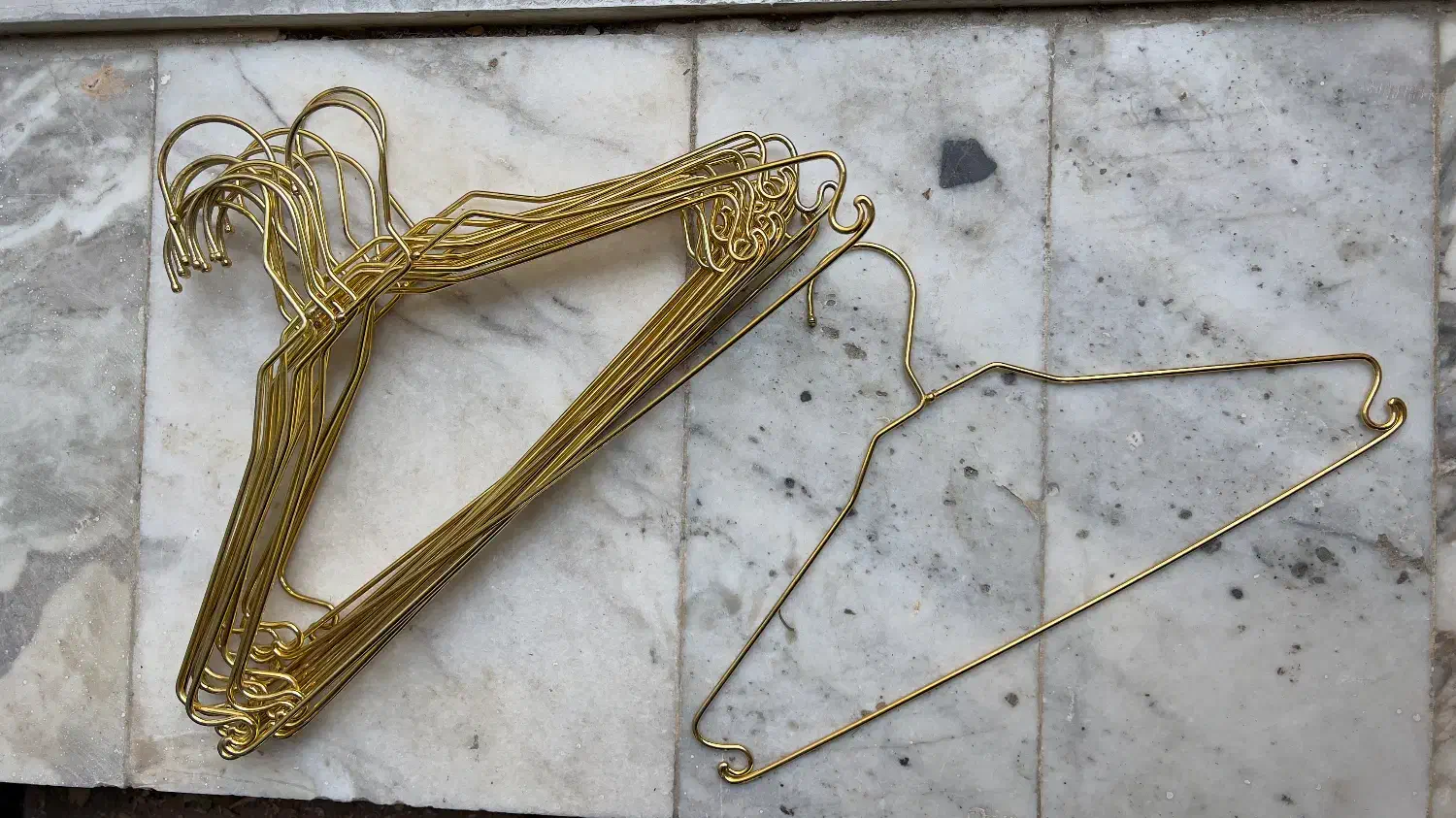 چوبکار لباس|بندرخت و رختآویز|مشهد, خاتم الانبیا|دیوار