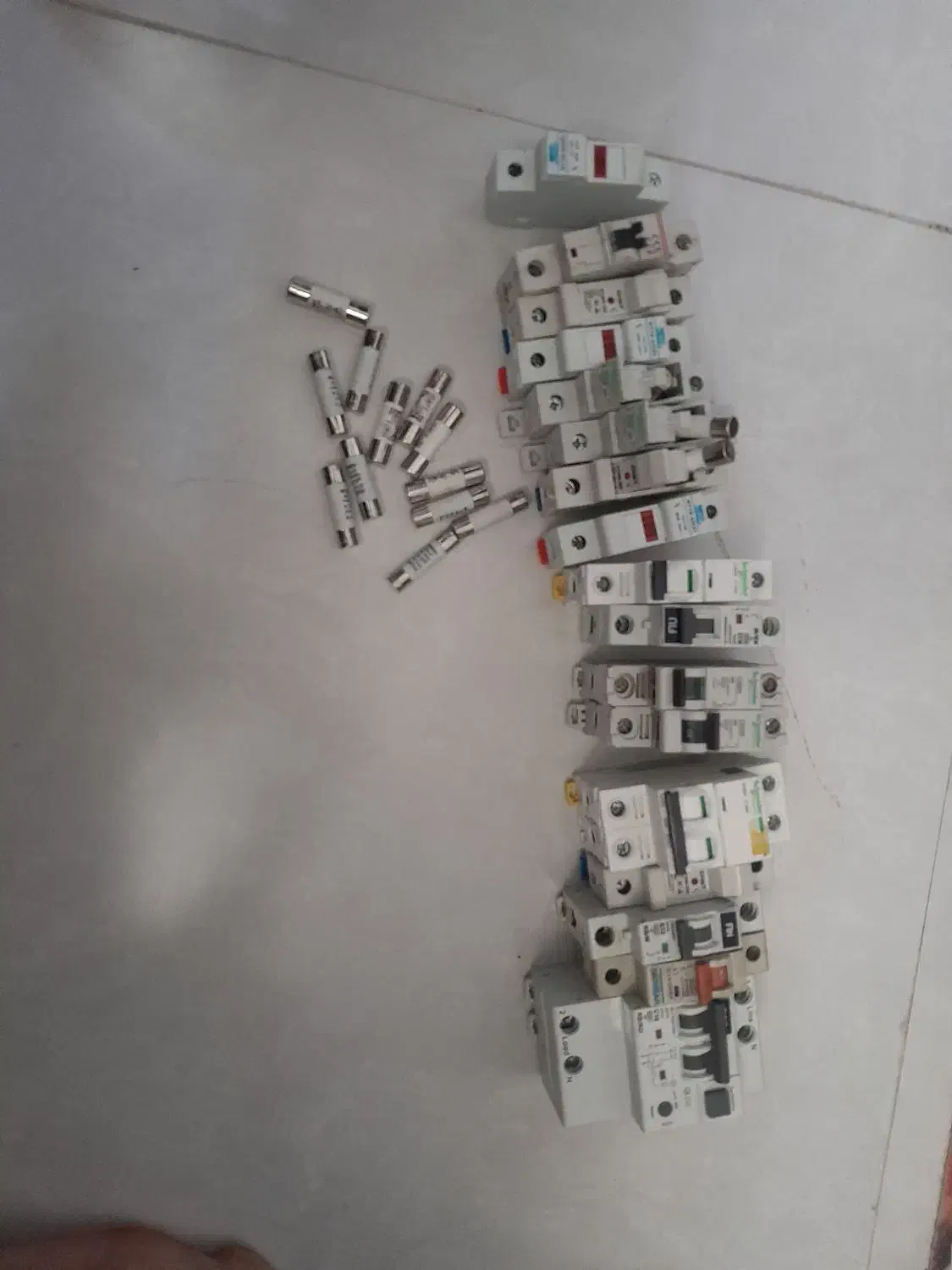 ۱۷عدد فیوز مارک ادوات تابلوabb بسیار کم یاب|ابزارآلات|مسجد سلیمان, |دیوار