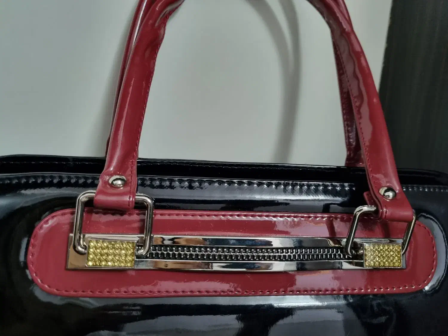 کیف نو|کیف، کفش، کمربند|قم, ژاندارمها|دیوار