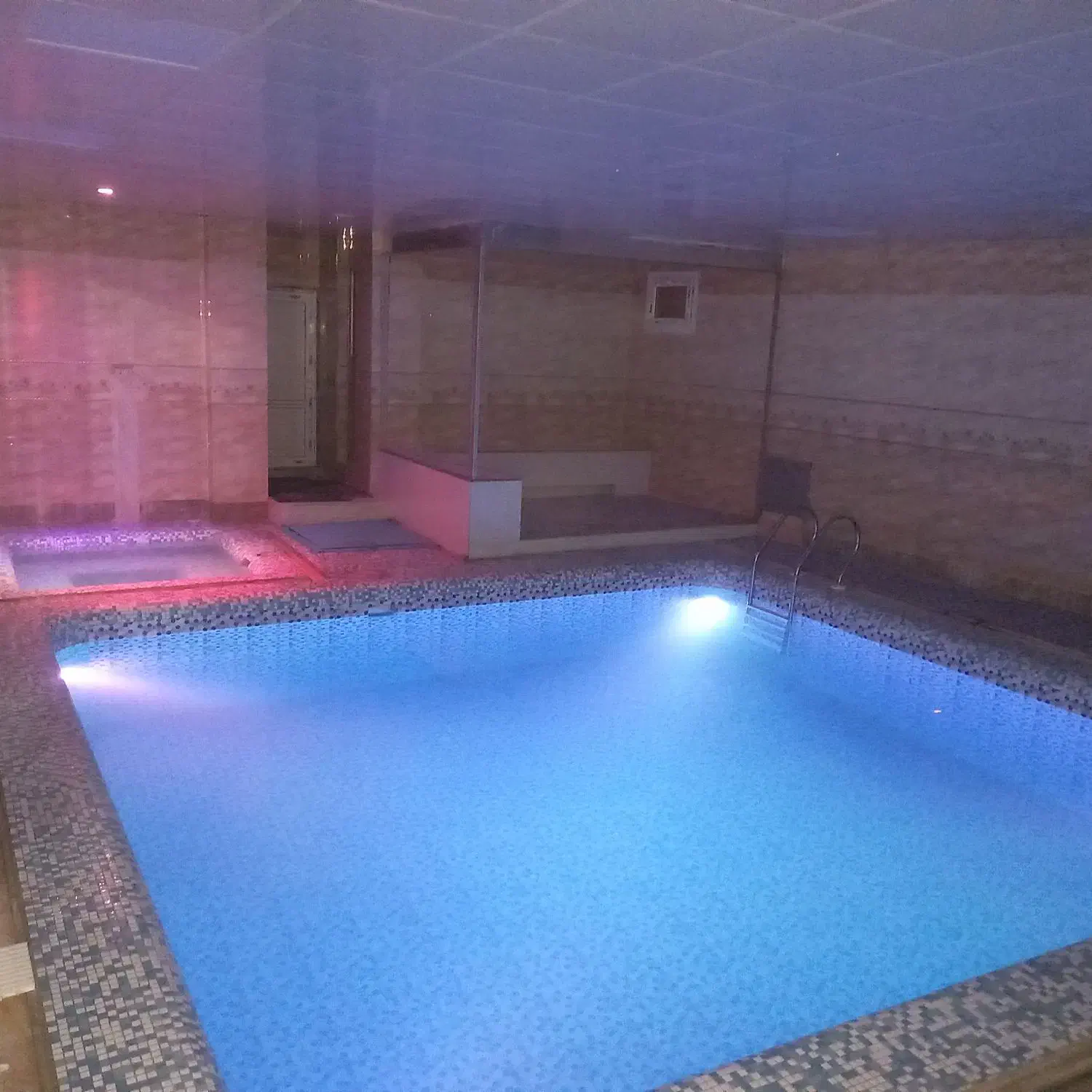 ویلا استخر دار مجهز به جکوزی|اجارهٔ کوتاهمدت ویلا و باغ|ارومیه, |دیوار