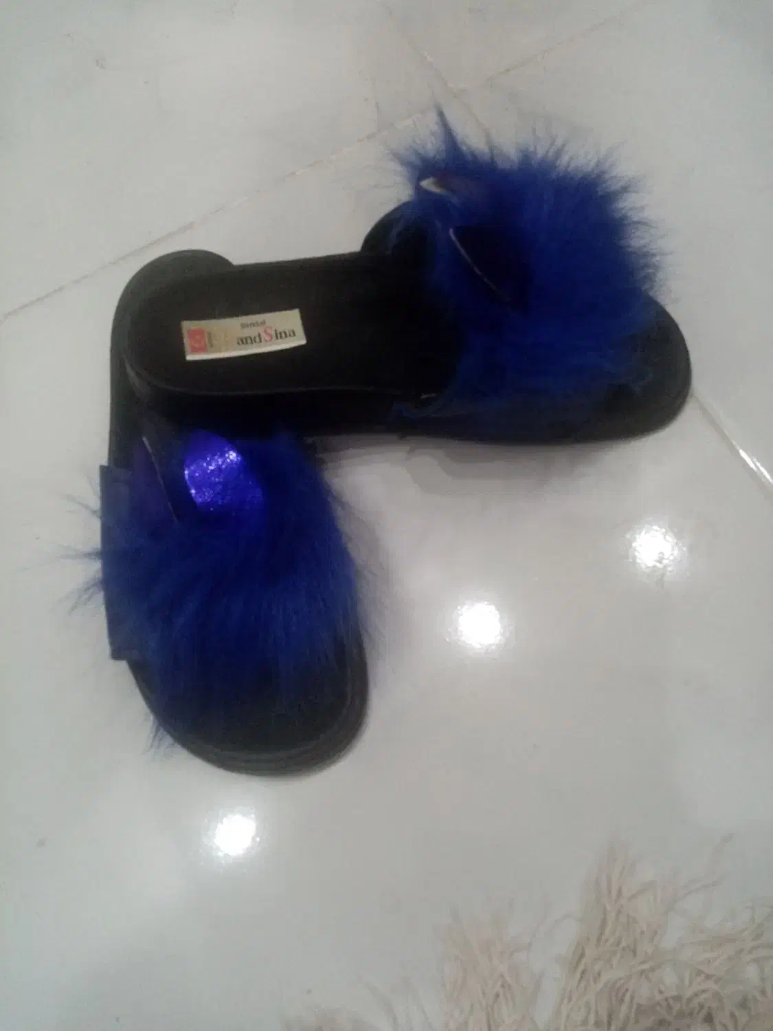 یک کفش و یک دمپایی|کیف، کفش، کمربند|مشهد, سمزقند|دیوار