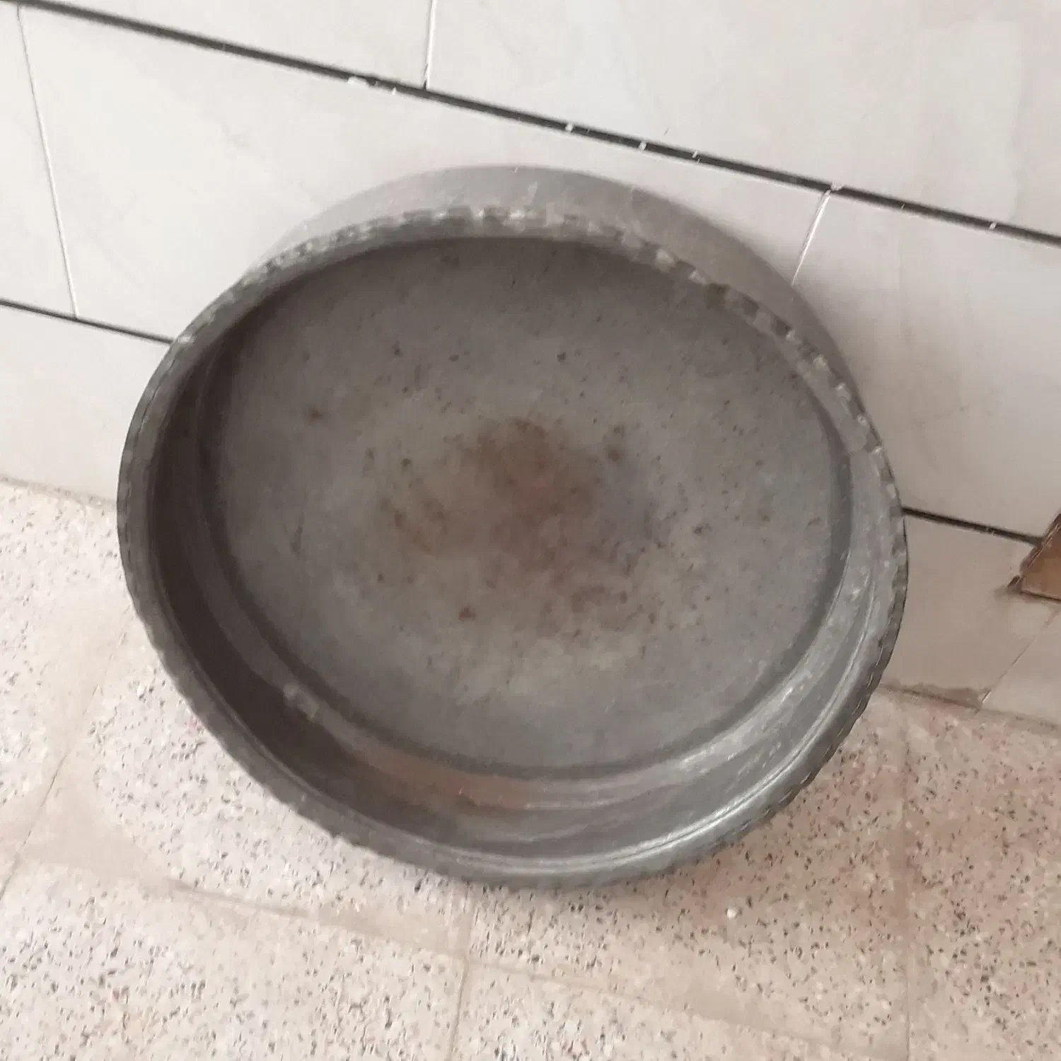 تشت مسی قدیمی|کلکسیون اشیاء عتیقه|اقبالیه, |دیوار