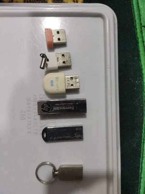 فلش 16گیگ و 8 گیگ و 32گیگ|لوازم جانبی موبایل و تبلت|نسیم‌شهر, |دیوار