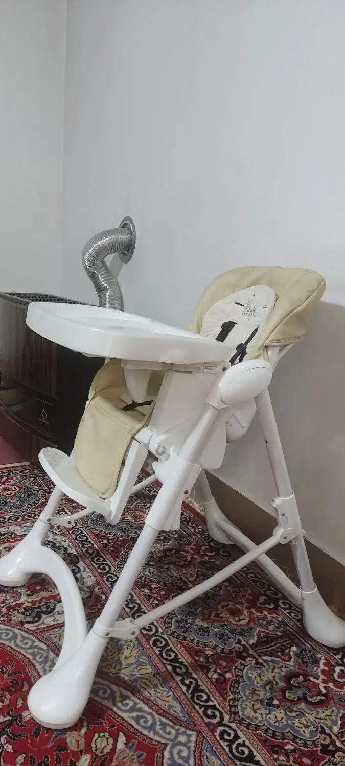 صندلی غذای کودک در حد نو|تخت و صندلی بچه|صدرا-فارس, فاز ۲|دیوار