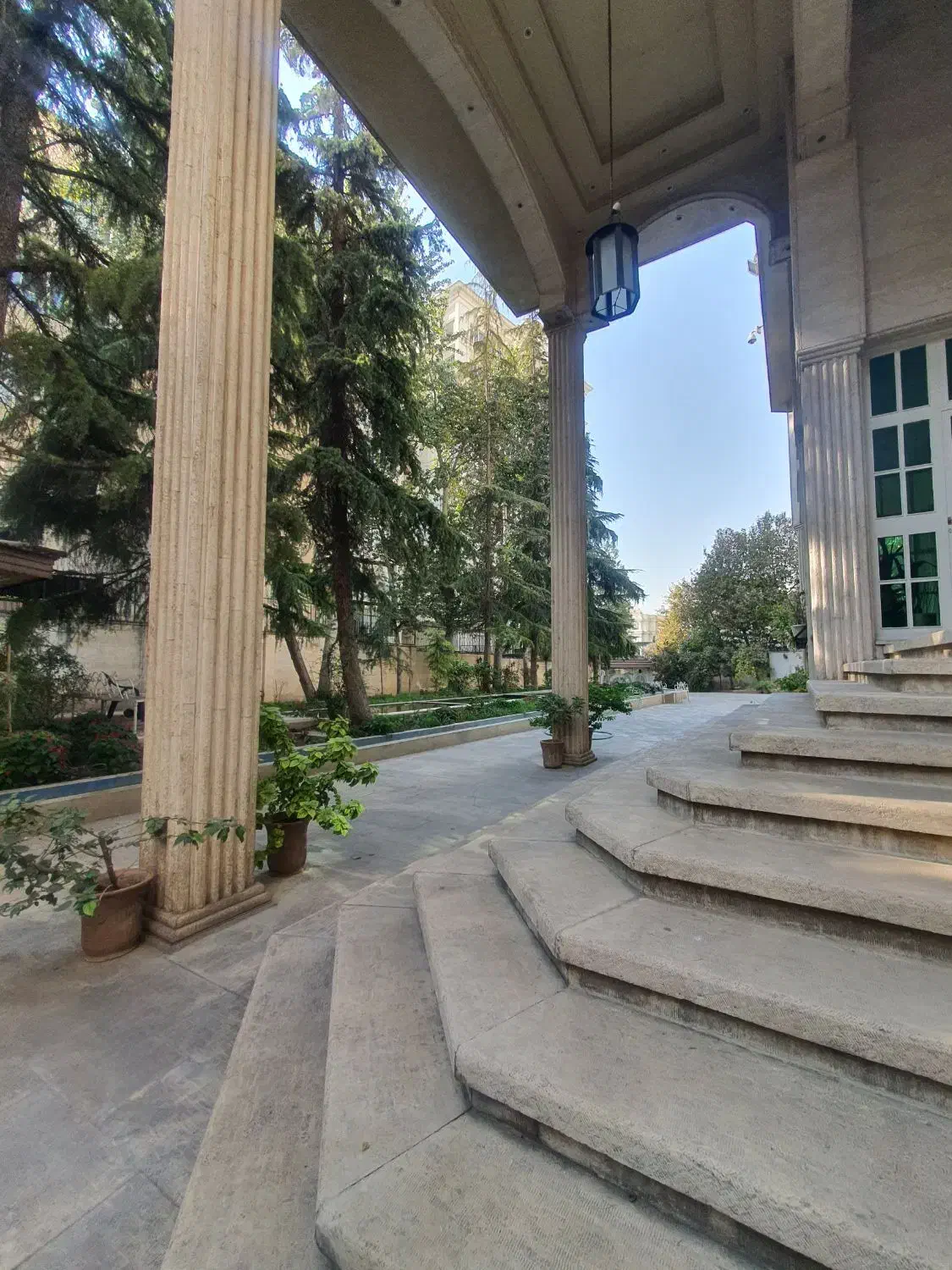 ۲۷۰ متر آپارتمان ویلا نیاوران .مجرد