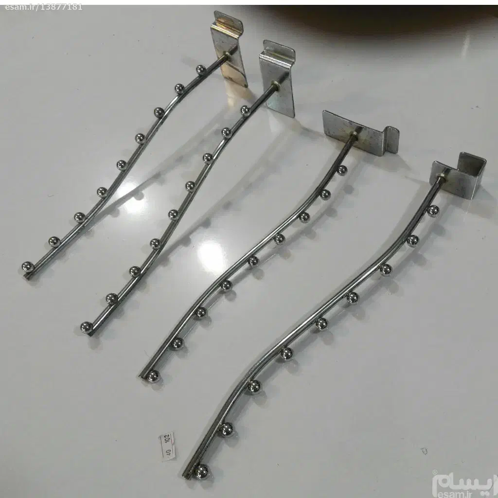 مانکن پا زنانه و رگال اویز ساچمه ای|لباس|صدرا-فارس, فاز ۱|دیوار