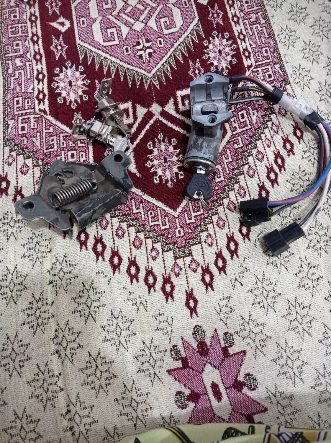 استارت ماشین قفل در قفل کاپوت باهم 1تومن|قطعات یدکی و لوازم جانبی|رباطکریم, نصیرشهر|دیوار