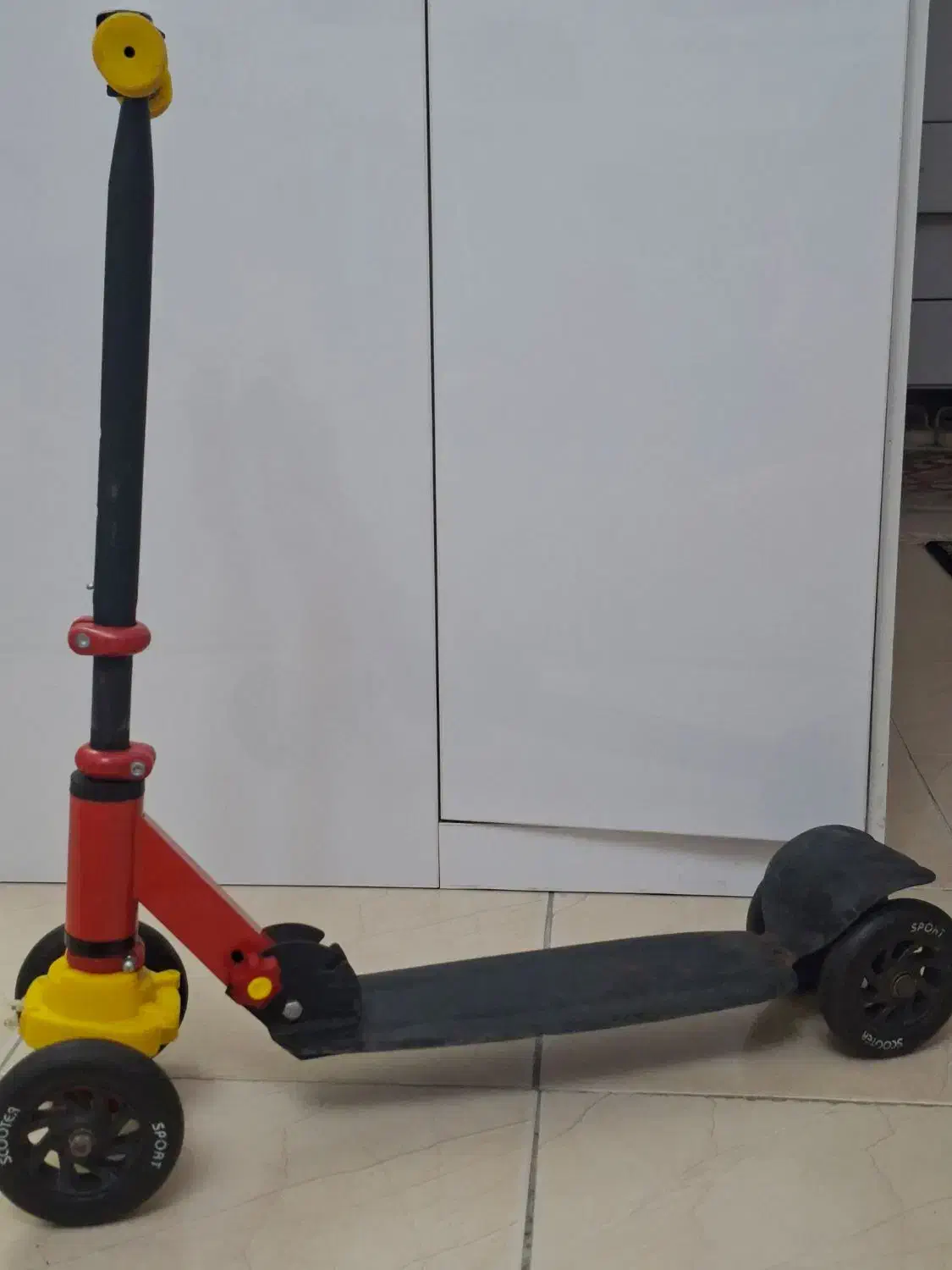 اسکوتر فلزی کاملا سالم|اسباب‌بازی بچه|رشت, پیرسرا|دیوار