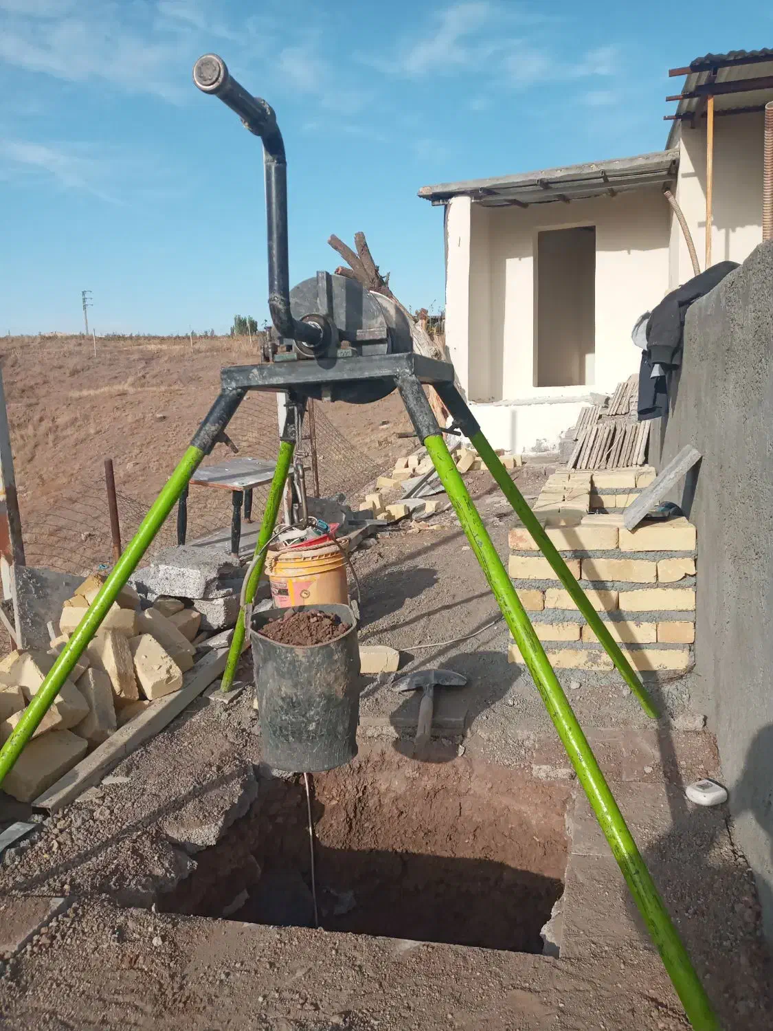 کندن چاه حفرچاه چاه کهنه چاه کن/ فاضلاب سراسری|خدمات پیشه و مهارت|زنجان, |دیوار
