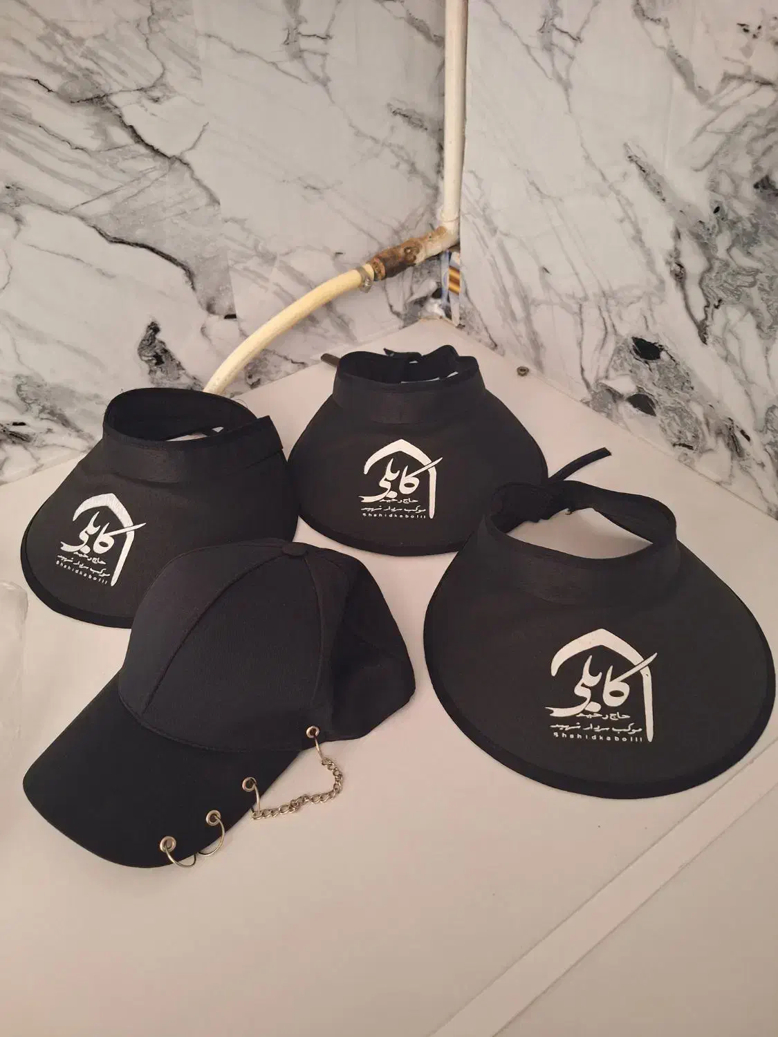 چهار عدد کلاه نو|لباس|دهلران, |دیوار