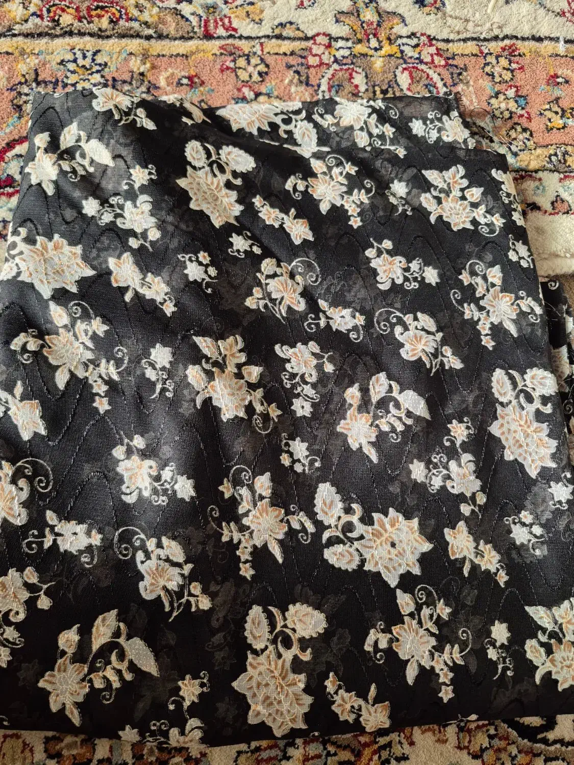 پارچه چادررنگی|لباس|شیراز, کوشک میدان|دیوار