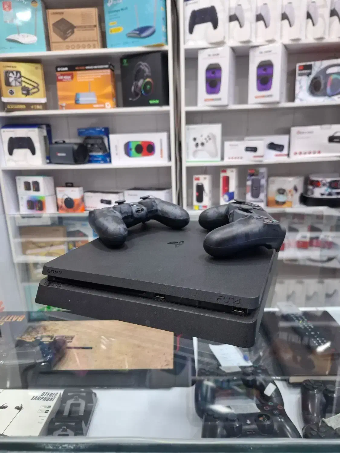 Ps4 اسلیم دو دسته اصلی تمیز|کنسول، بازی ویدئویی و آنلاین|اراک, |دیوار