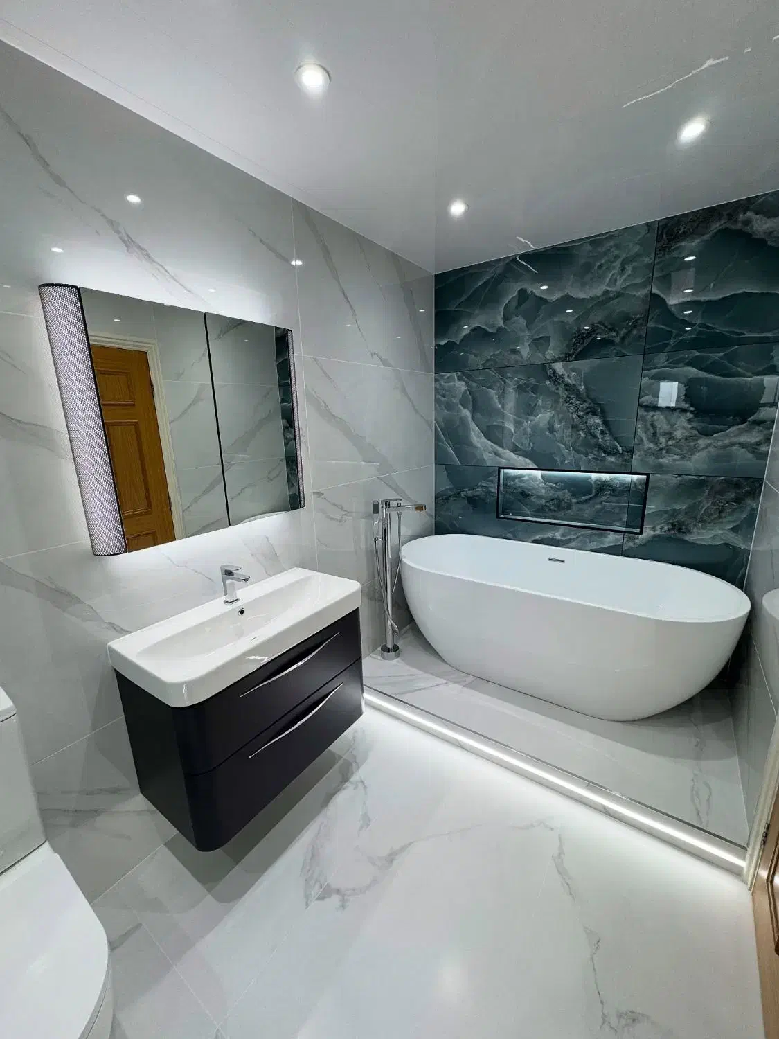 کاشی کار سیمان کاری نرده موزایی سفال بلوک سنگ کاری|خدمات پیشه و مهارت|لشت نشا, |دیوار