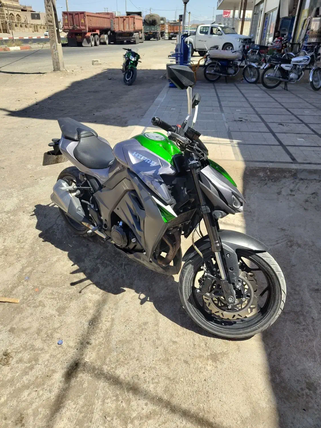 z1000|موتورسیکلت|سبزوار, قلعه‌نو دهزار|دیوار