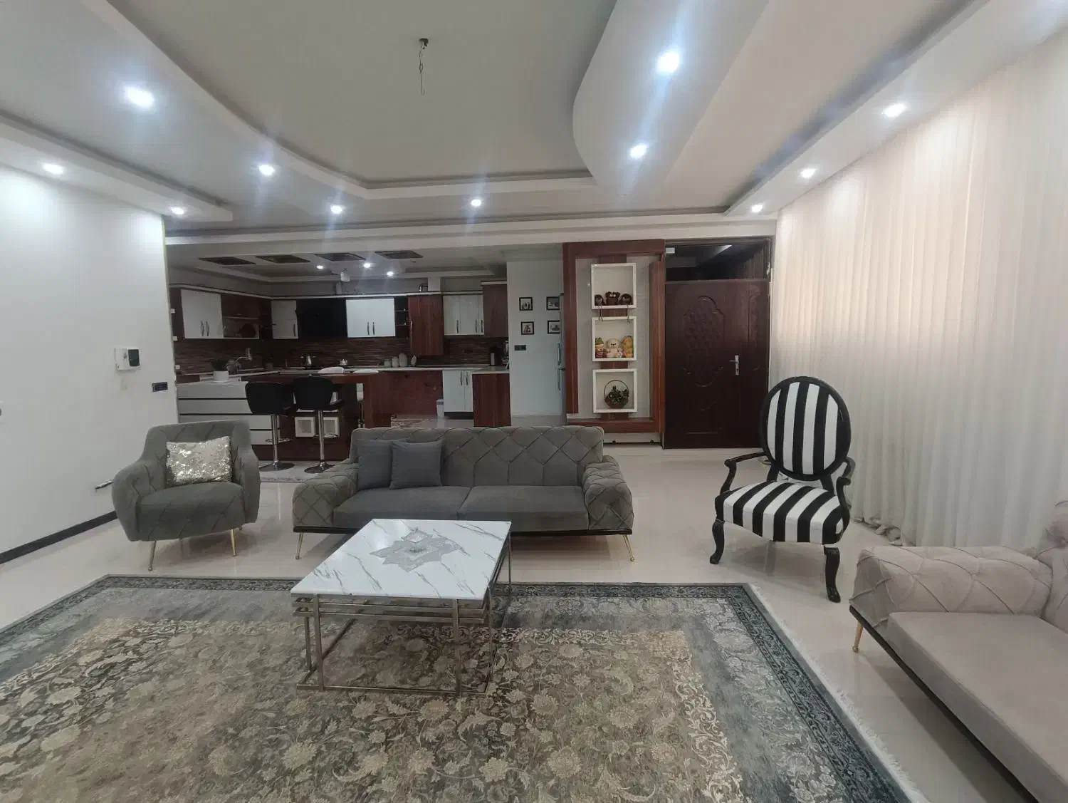 مبل شیک ۹ نفره شیک|مبلمان خانگی و میز عسلی|مشهد, نیروی هوایی|دیوار