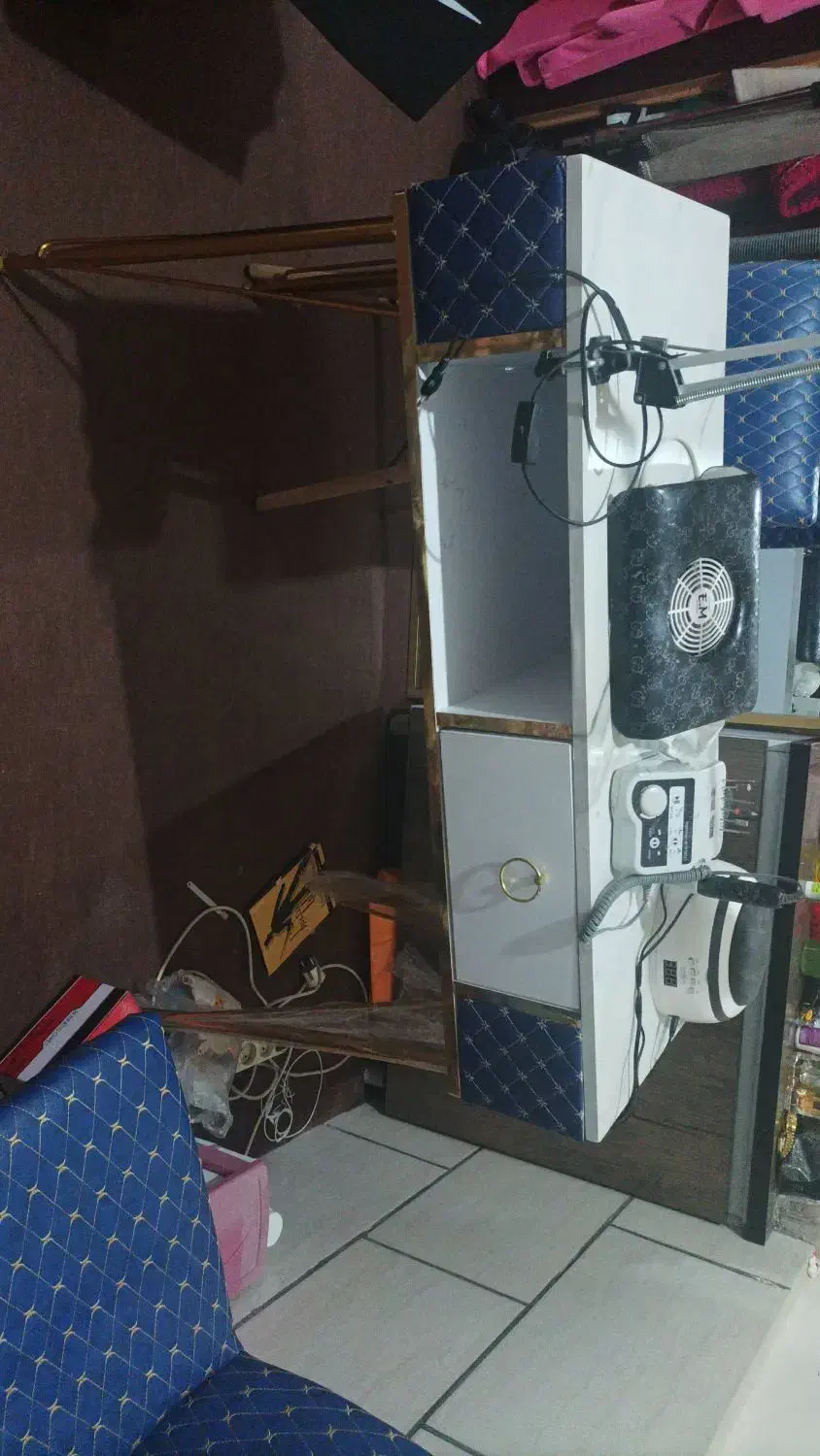 فروش وسایل کاشت ناخن و میز و صندلی|آرایشگاه و سالن‌های زیبایی|شیراز, لب آب|دیوار