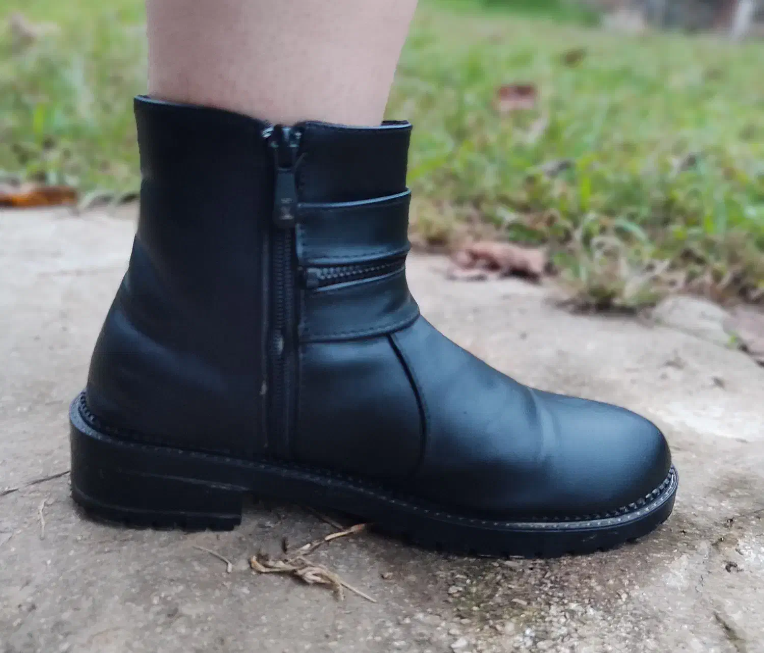 نیم بوت نو بدون پا خور به علت بزرگ بودن سایز|کیف، کفش، کمربند|فومن, |دیوار