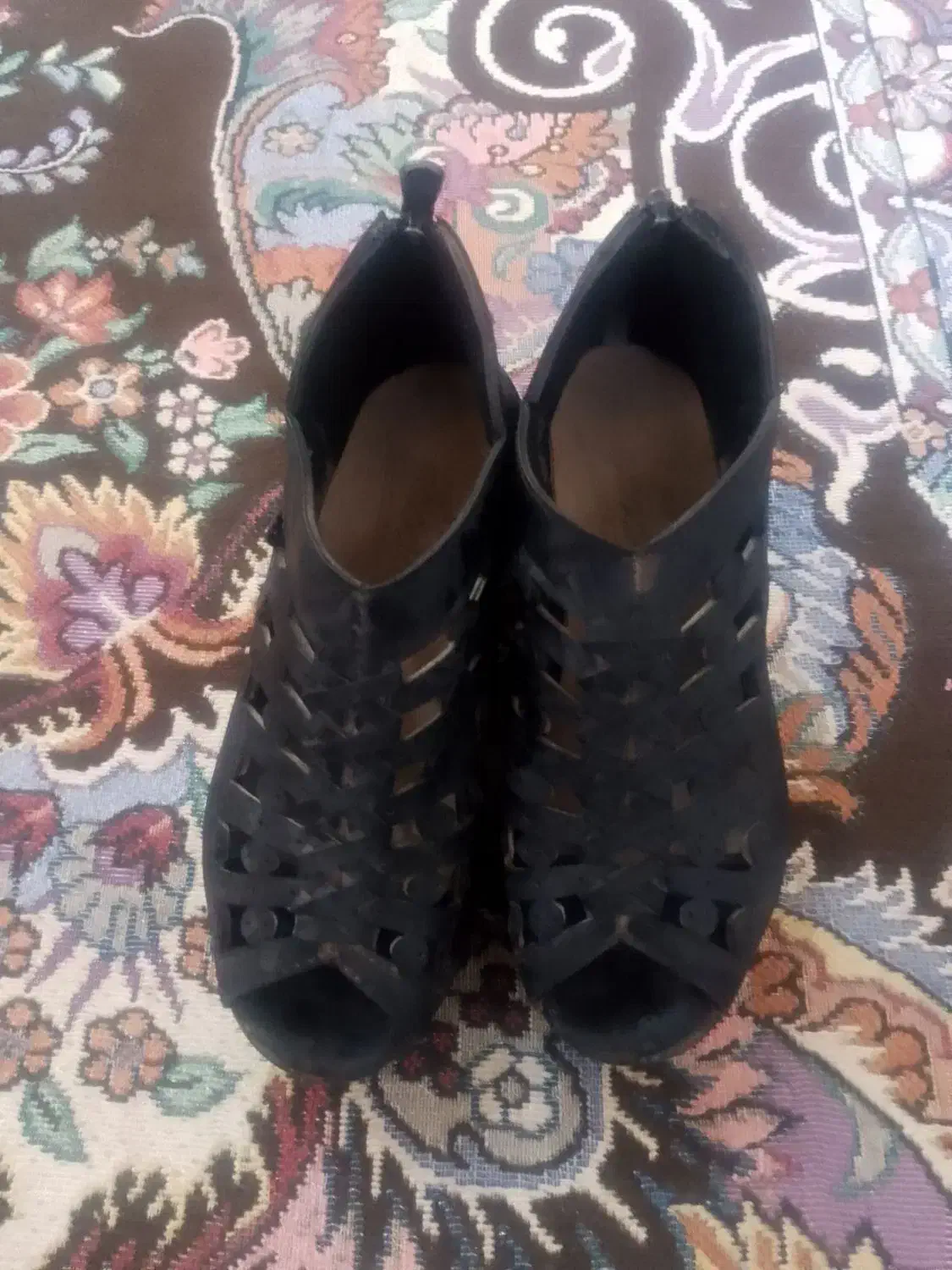 بوتین|کیف، کفش، کمربند|زابل, |دیوار