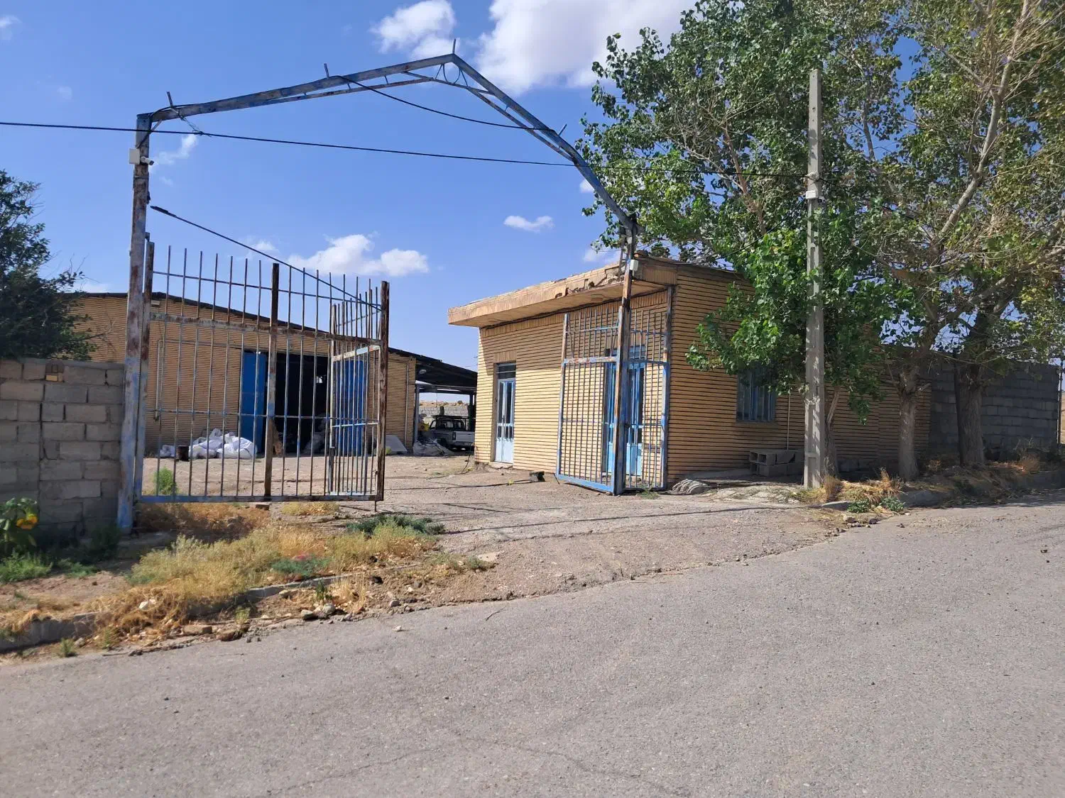 سالن تجاری در شهرک صنعتی دوزدوزان|فروش دفتر صنعتی، کشاورزی، تجاری|مهربان, |دیوار