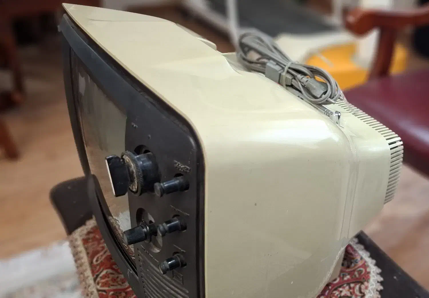 تلویزیون ۱۴ توشیبا قدیمی|تلویزیون و پروژکتور|قزوین, |دیوار