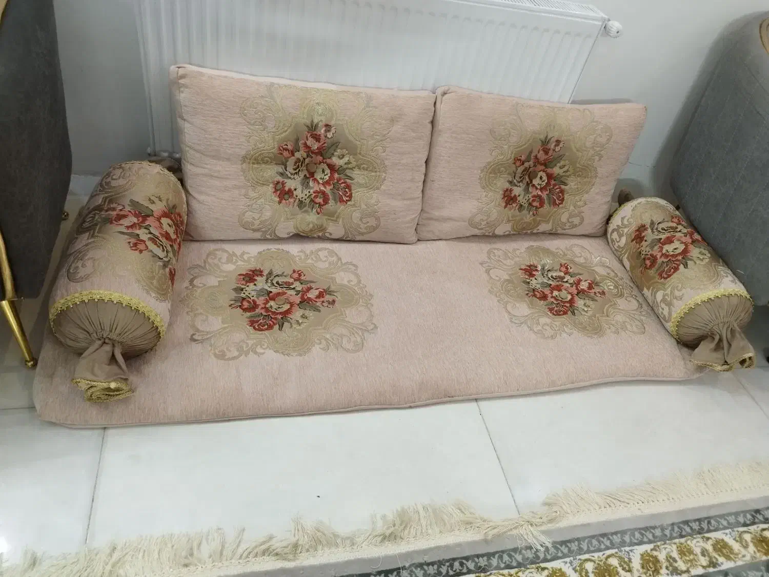 کناره سلطنتی|پشتی|مشهد, امیر|دیوار