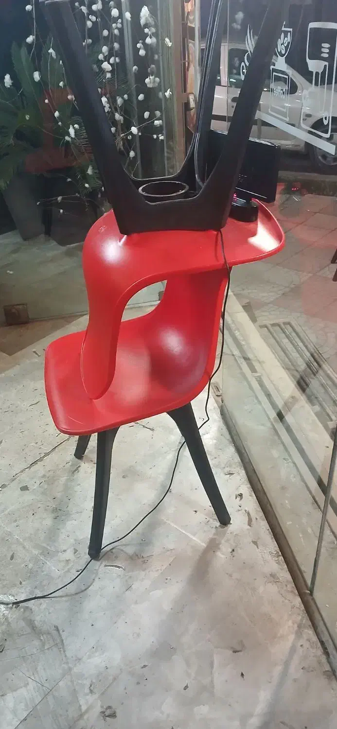 یک میز و دو صندلی سالم و نو|صندلی و نیمکت|قائمشهر, |دیوار