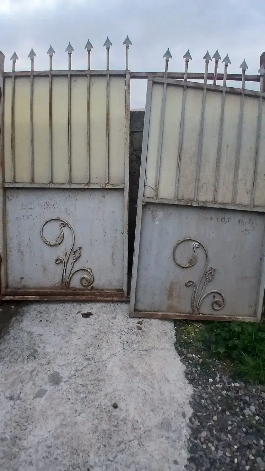 درب حیاط|مصالح و تجهیزات ساختمان|پارس‌آباد, |دیوار