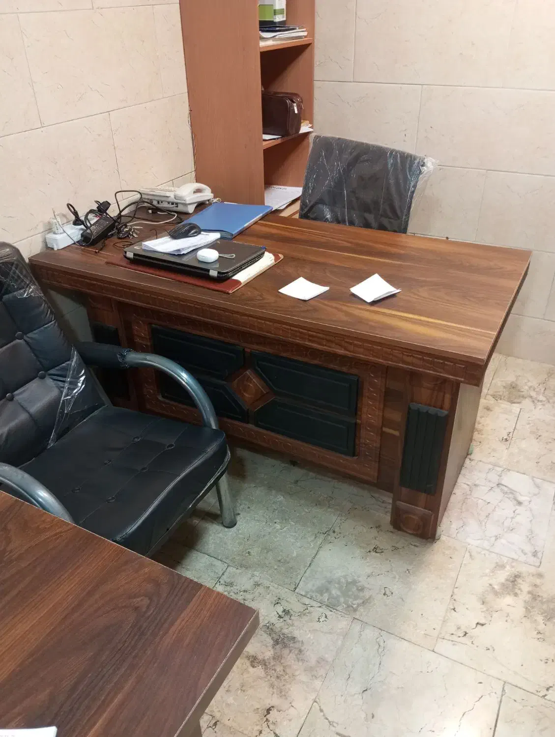 میز و صندلی|دفتر کار|کرج, برغان|دیوار