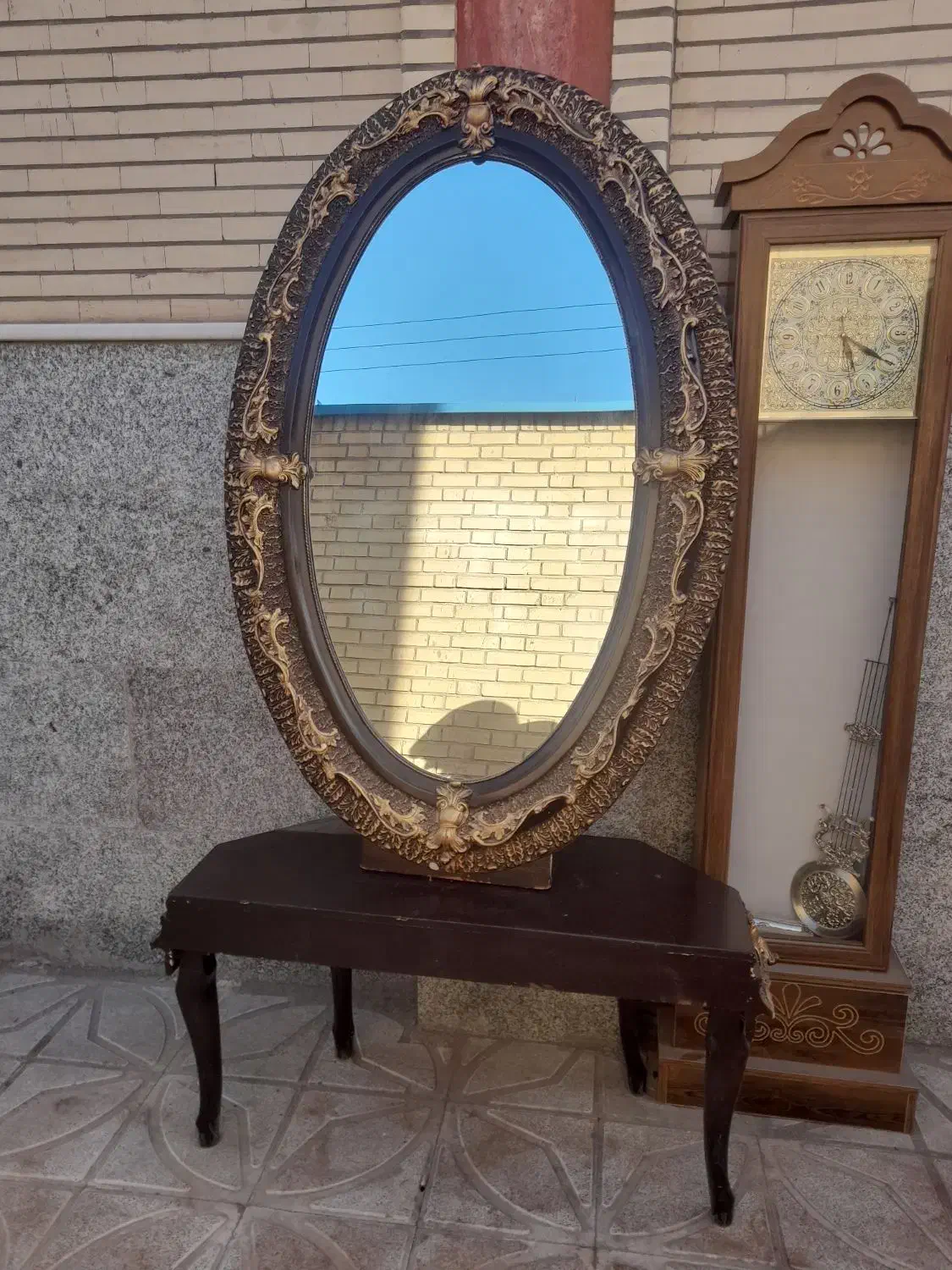 ساعت ایستاده و آیینه همراه با میز درحد نو|مبلمان خانگی و میز عسلی|میانه, |دیوار