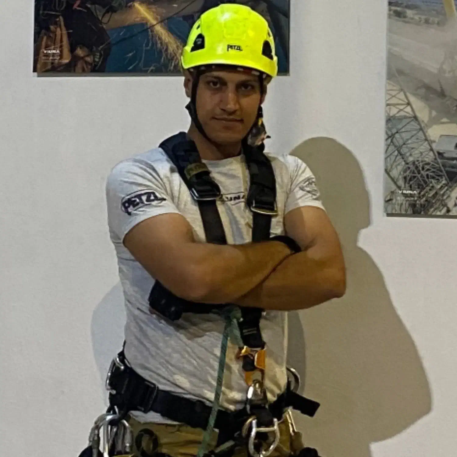 کاردر ارتفاع طناب راپل عایق نانو شستشو نما پیچ|خدمات پیشه و مهارت|تهران, پردیسان|دیوار