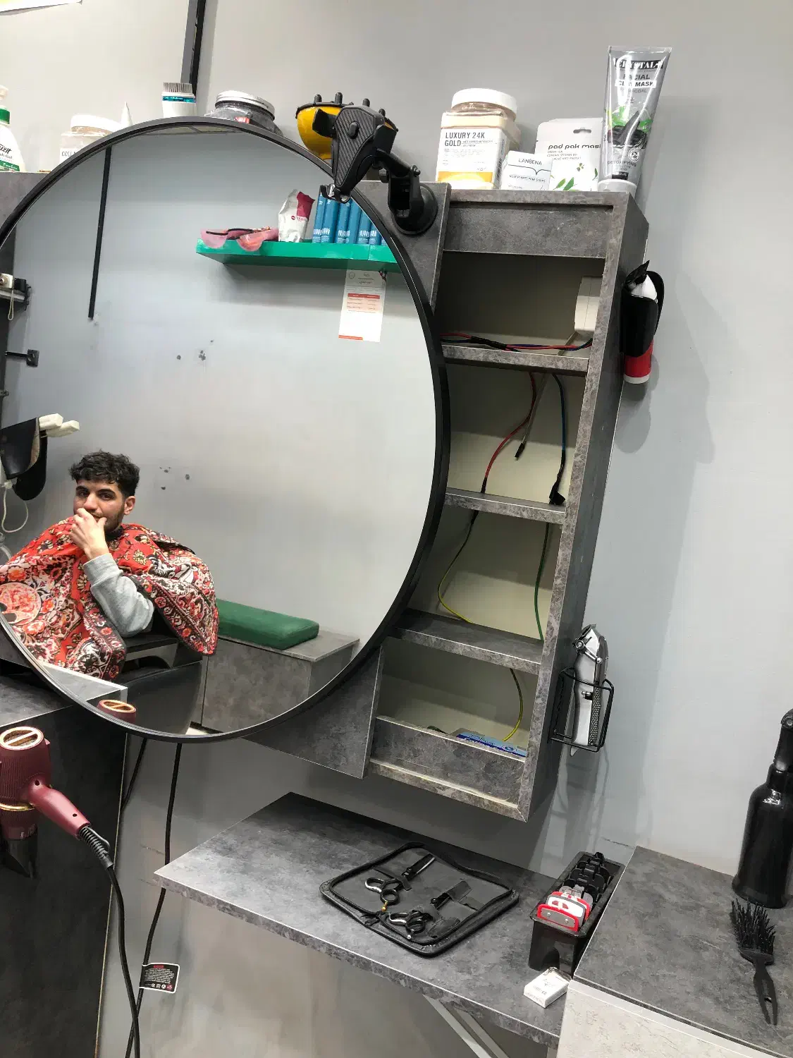 دکور ارایشگاه|آرایشگاه و سالن‌های زیبایی|مشهد, شهید معقول|دیوار