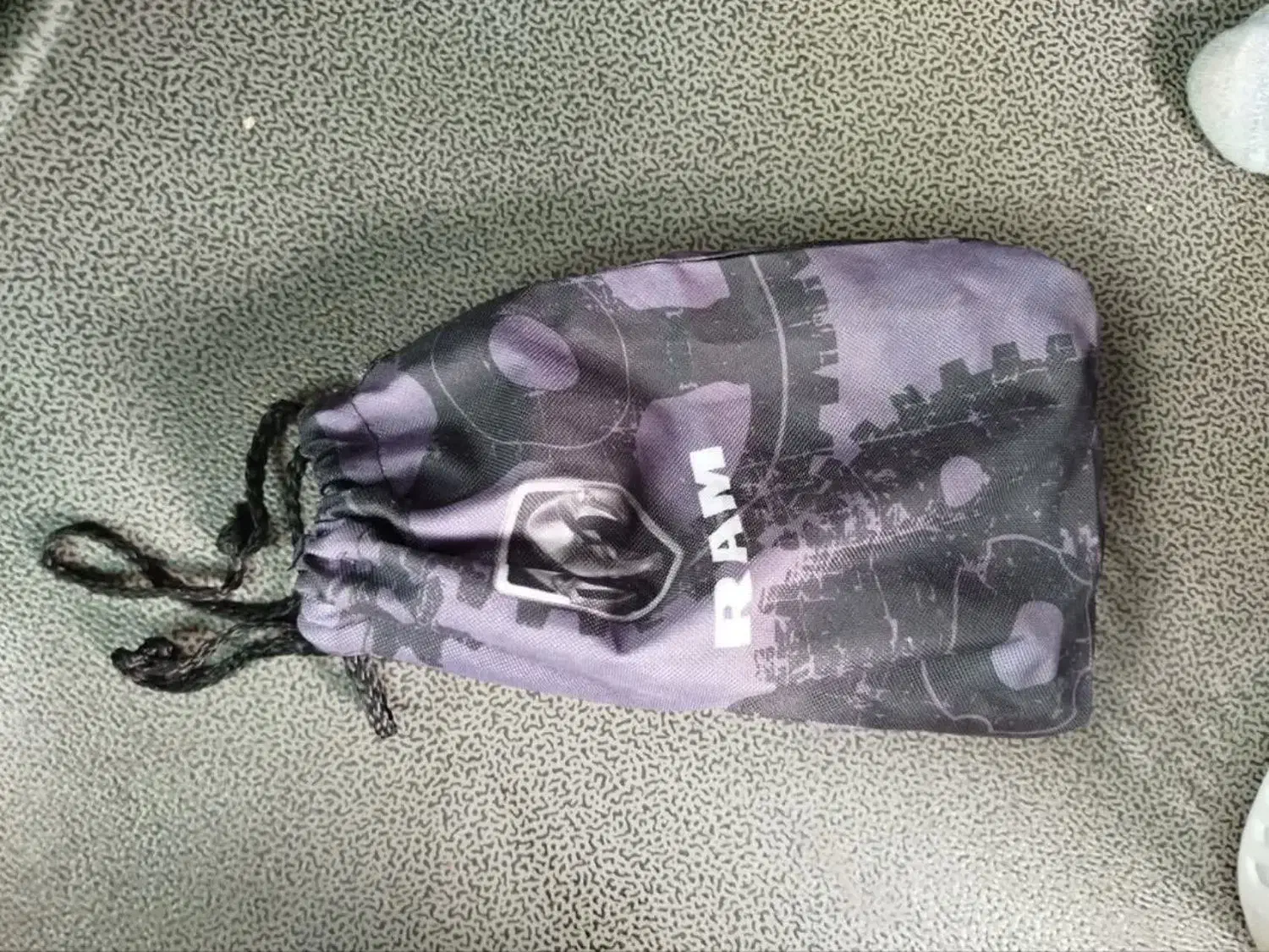 گمشده ، مژدگانی|اشیا|اصفهان, قلعه طبره|دیوار