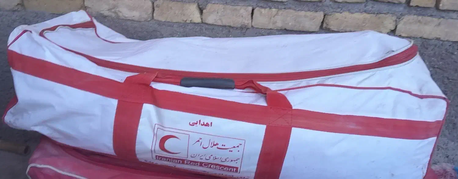 یک عدد چادر کاملا نونو پلوم هنوز باز نشده|لباس|ارشق, |دیوار