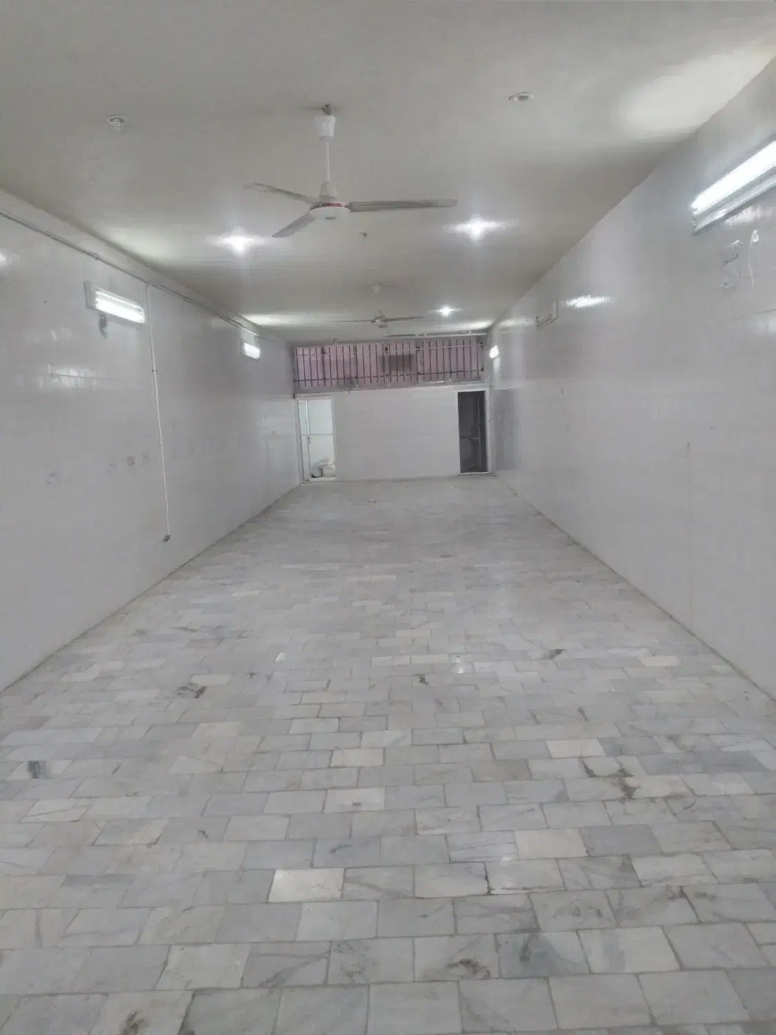 سالن مناسب ارایشگاه بیلیارد بلوار دانشجو|اجارهٔ دفتر کار، اتاق اداری، مطب|یزد, |دیوار