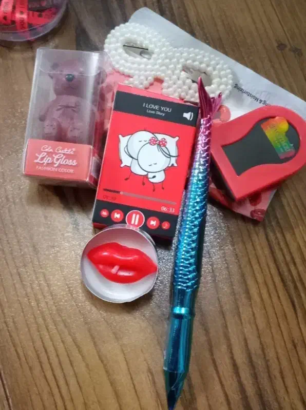 باکس کادویی قرمز|آرایشی، بهداشتی، درمانی|قم, زند آباد|دیوار